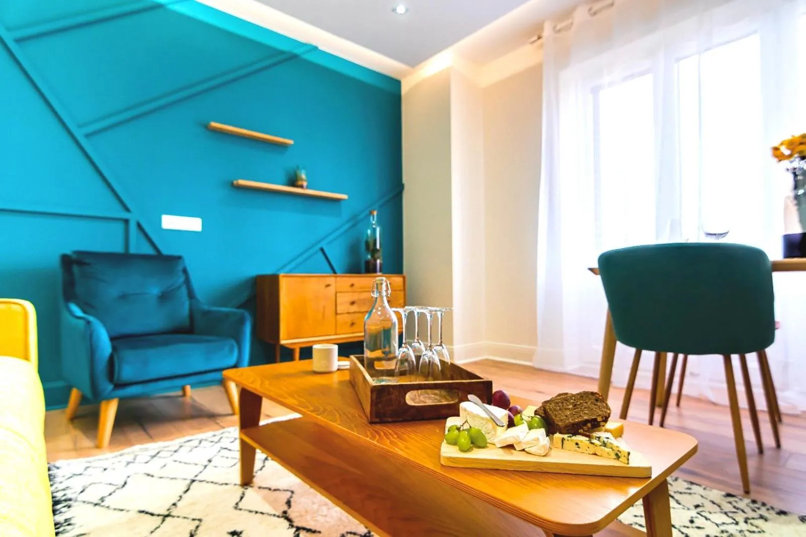 Living room in Bel AMI 02 - Turquoise & OR - Moderne Chic - Centre Ville - Accès Jardin - Clim - Wifi - Parking - Localisation idéale