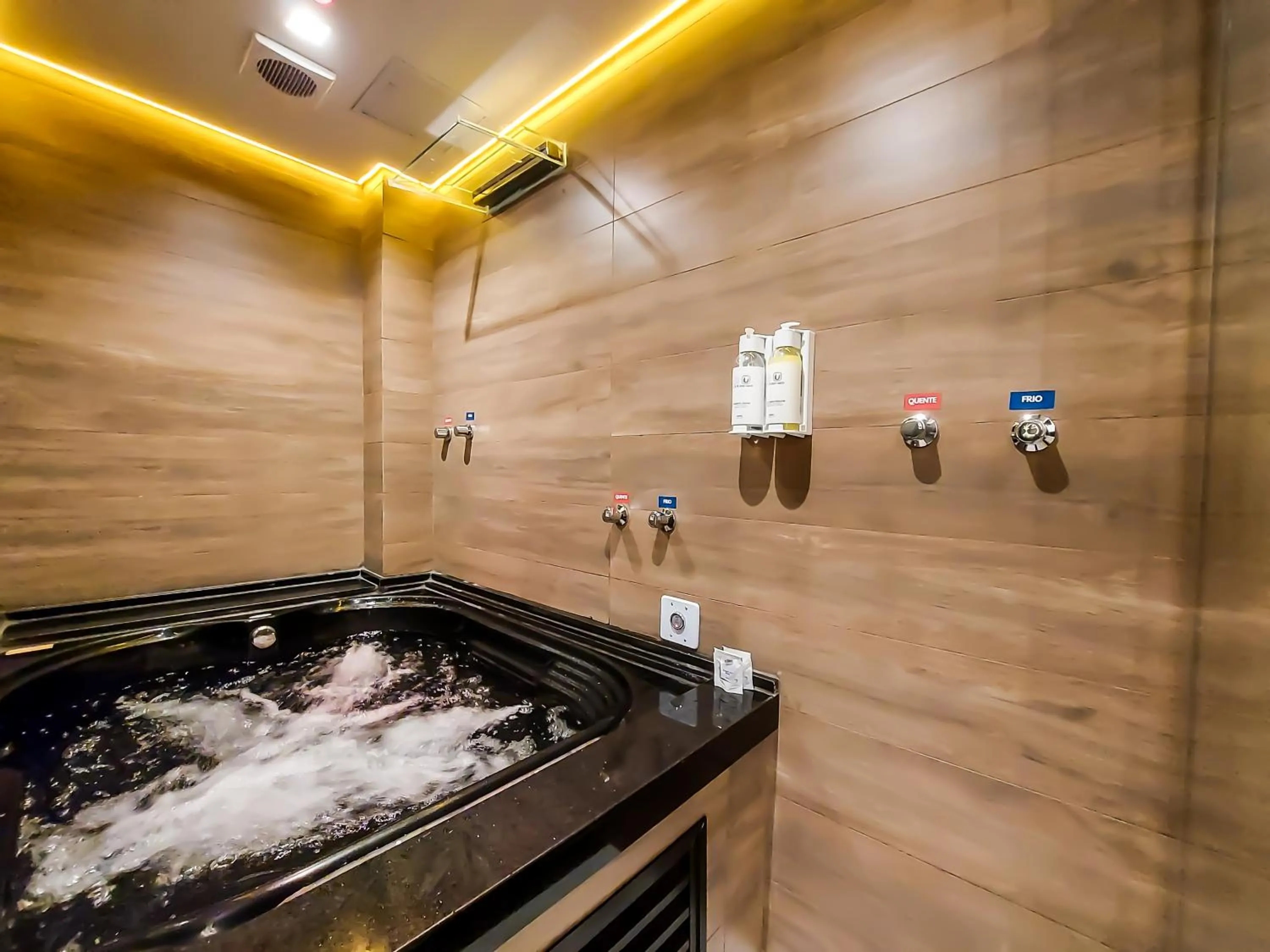 Hot Tub in Adrenalina Motel Itaquera - Arena Corinthians