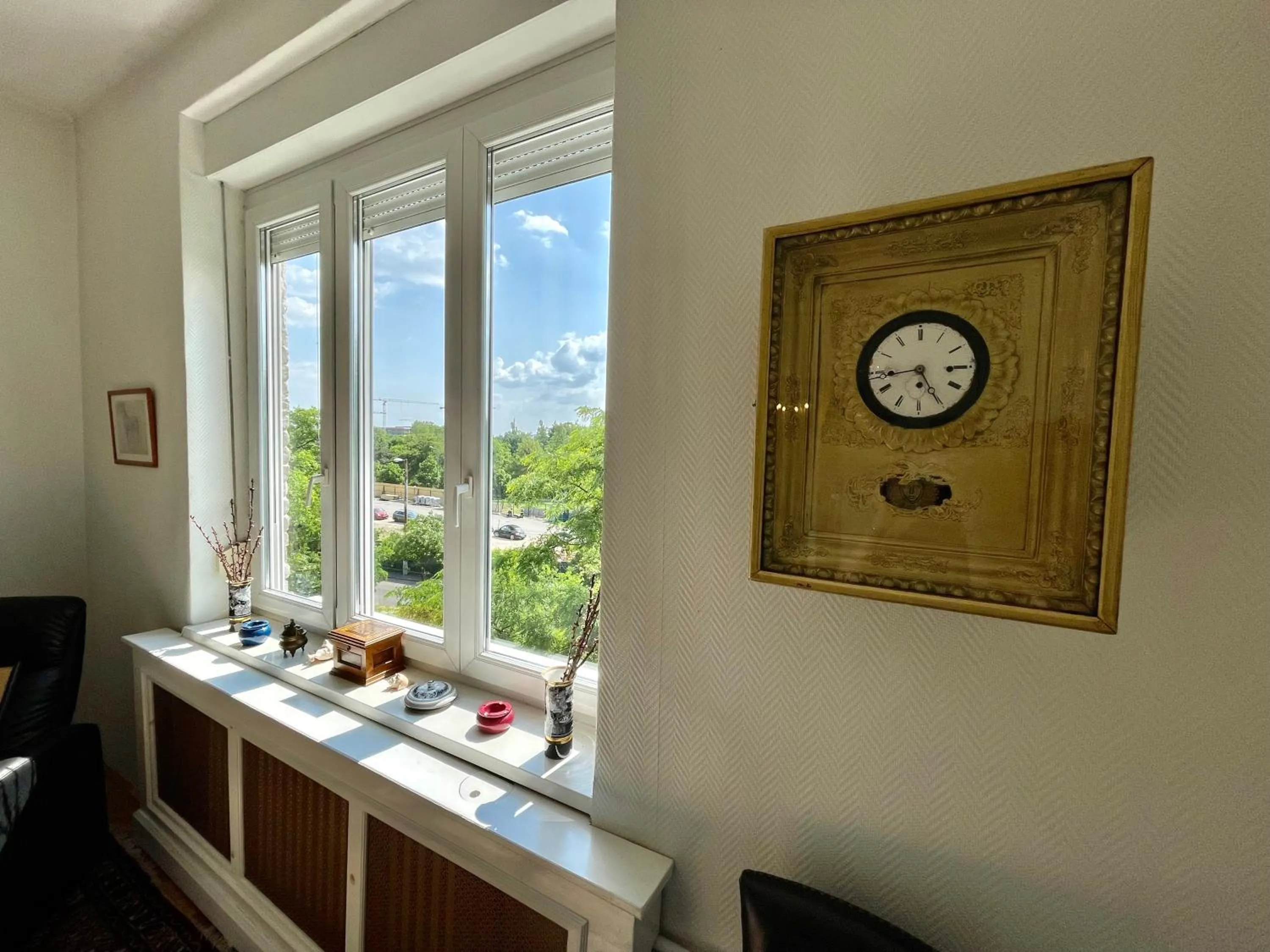 Villa with terrace overlooking the city park