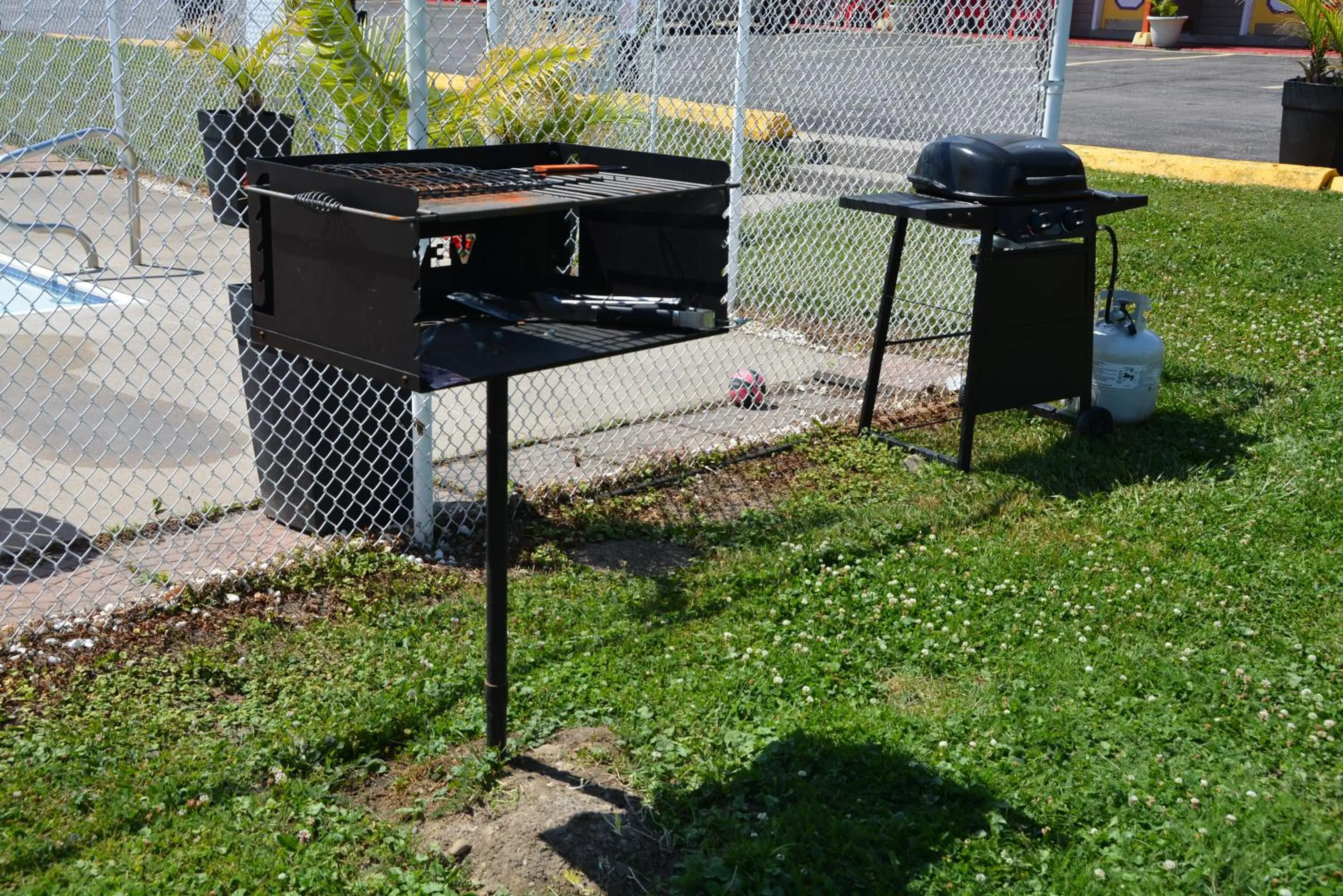 BBQ facilities in Harmony Inn