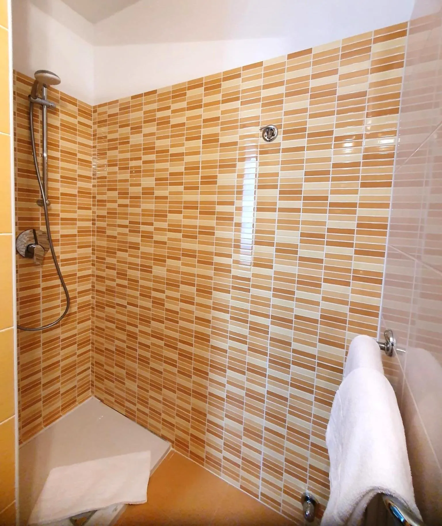 Shower in Altavilla Albergo meublé