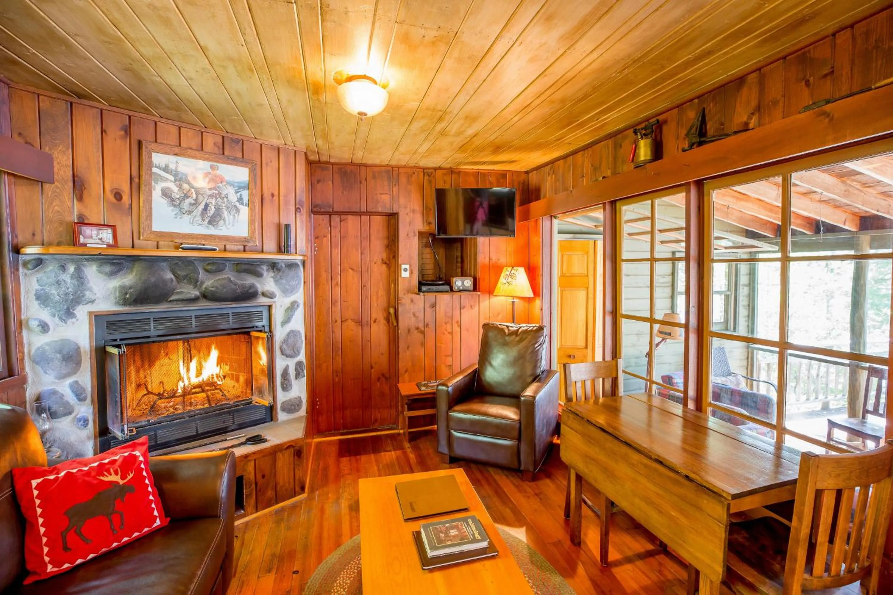 Living room in Ludlow's Island Resort