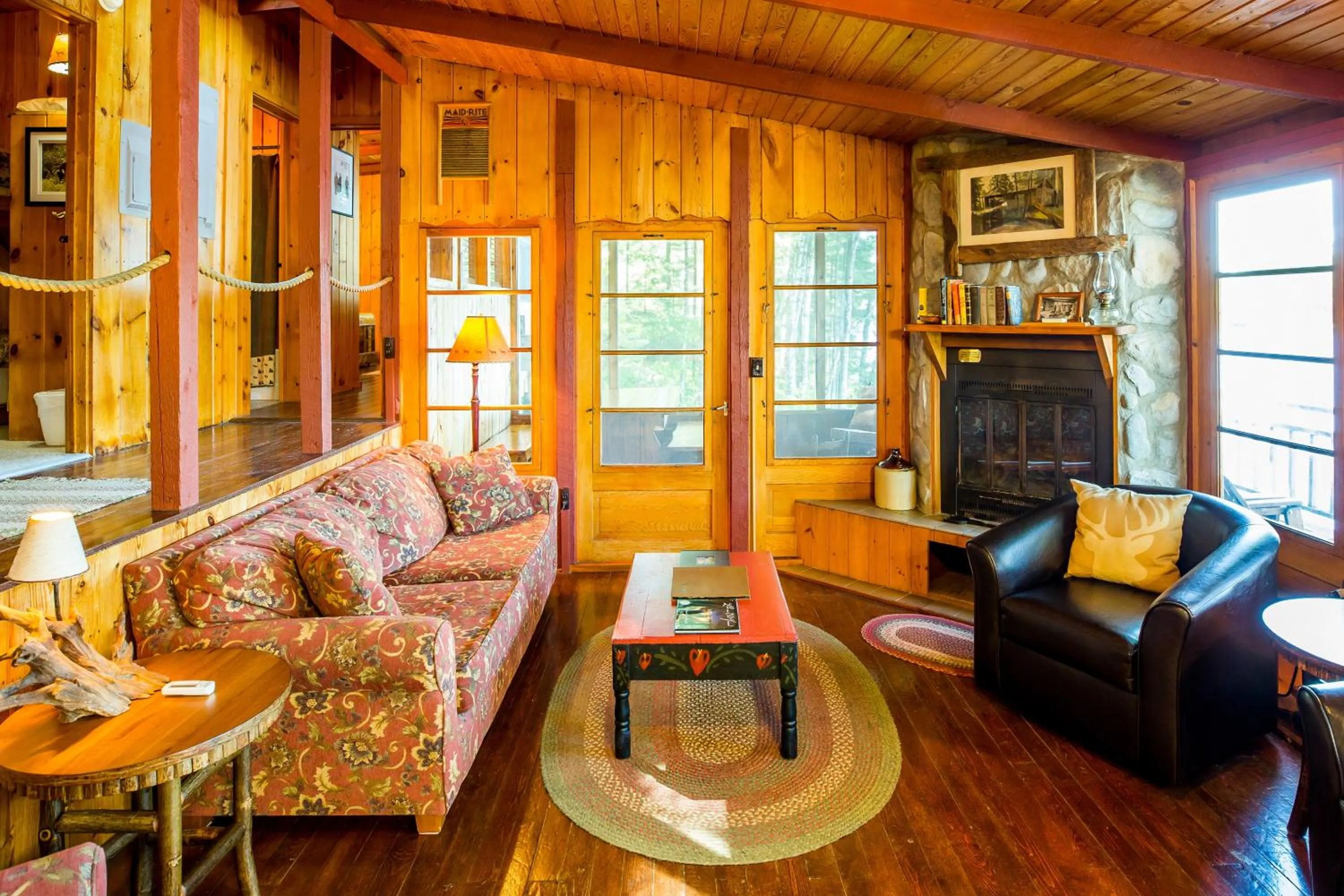 Living room in Ludlow's Island Resort