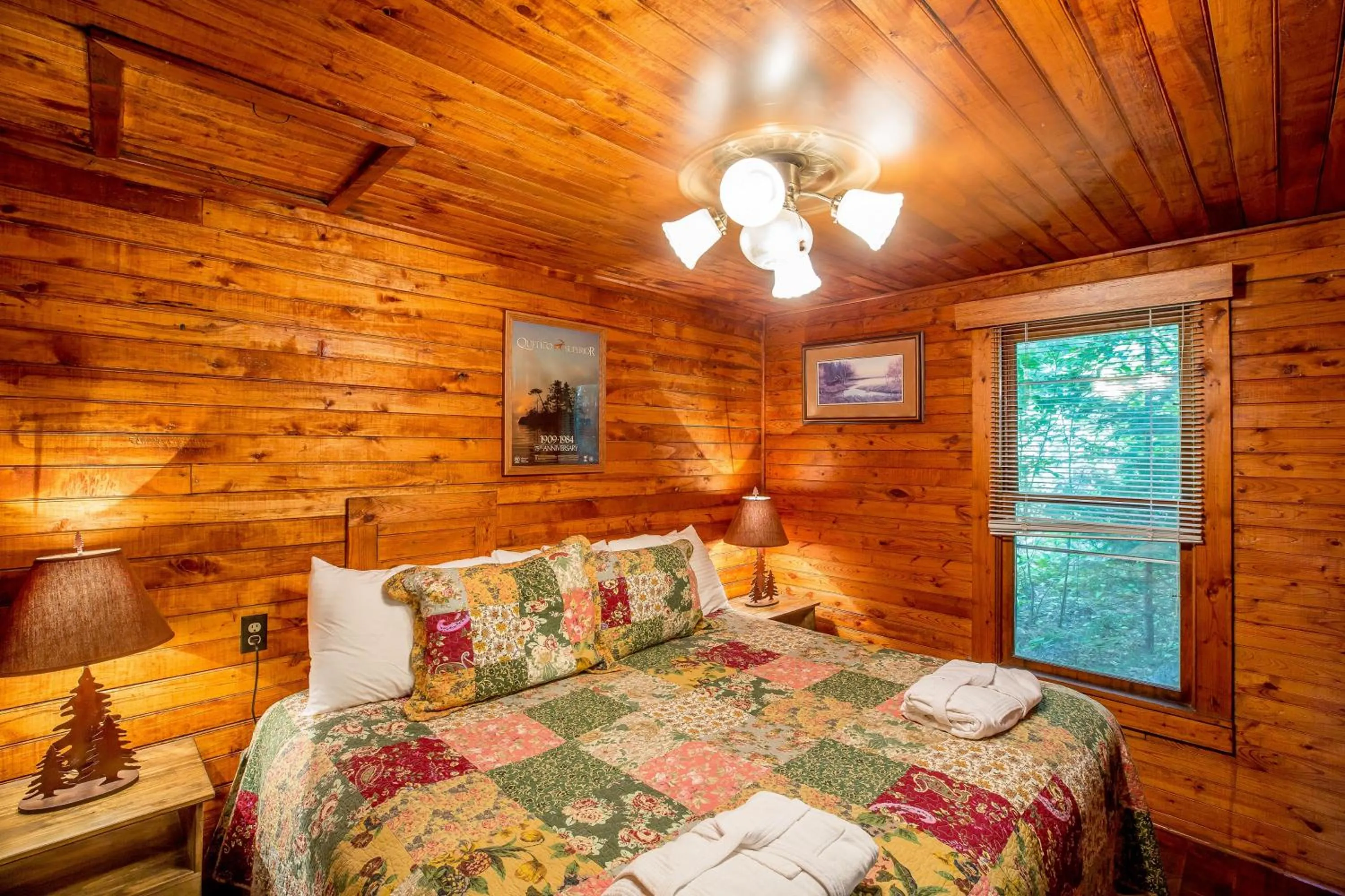 Bedroom in Ludlow's Island Resort