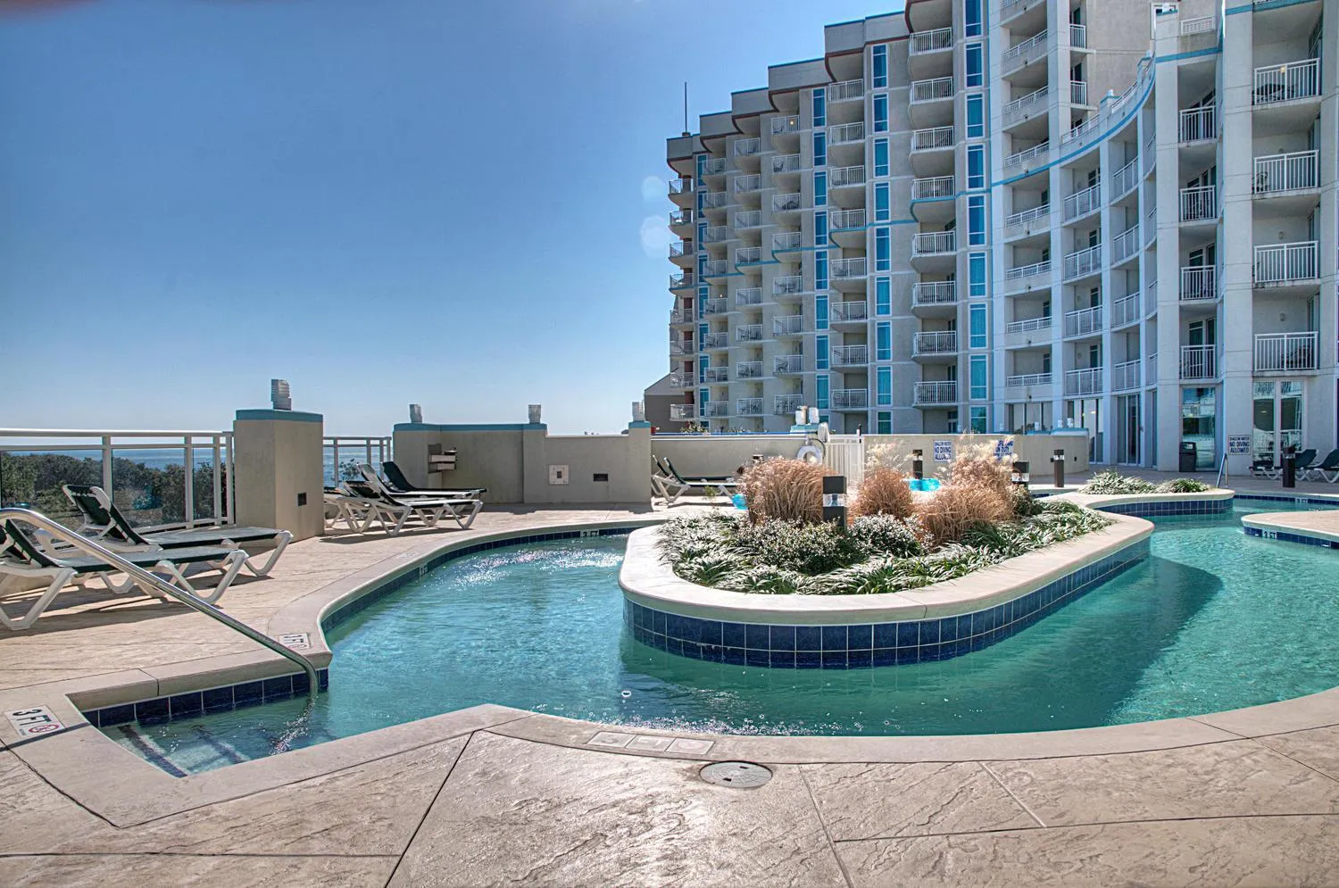 Swimming pool in Horizon at 77th Avenue North by Palmetto Vacations