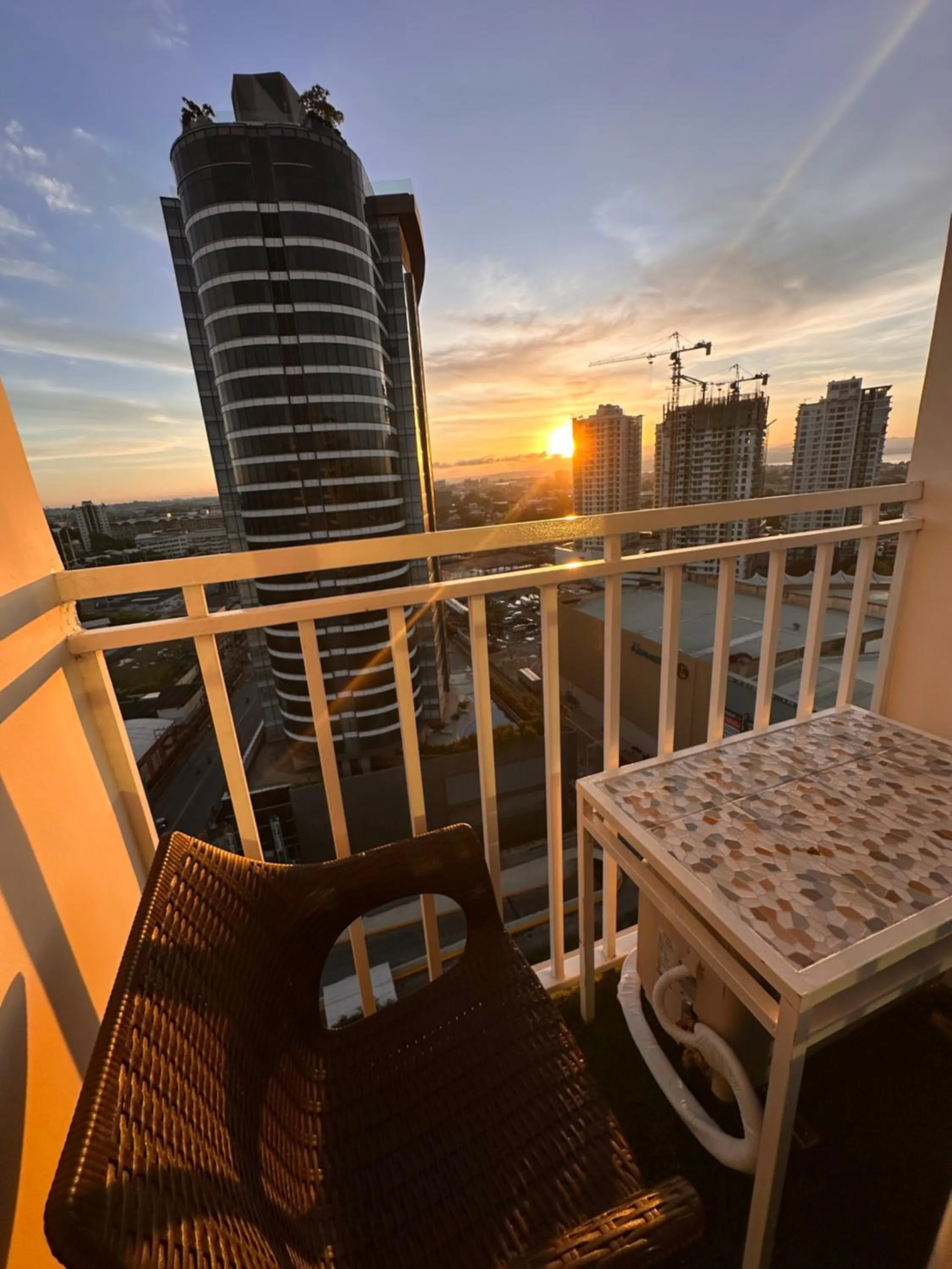 Lengs Place 2 - Studio with Balcony at Inspiria Condo, Beside Abreeza Mall