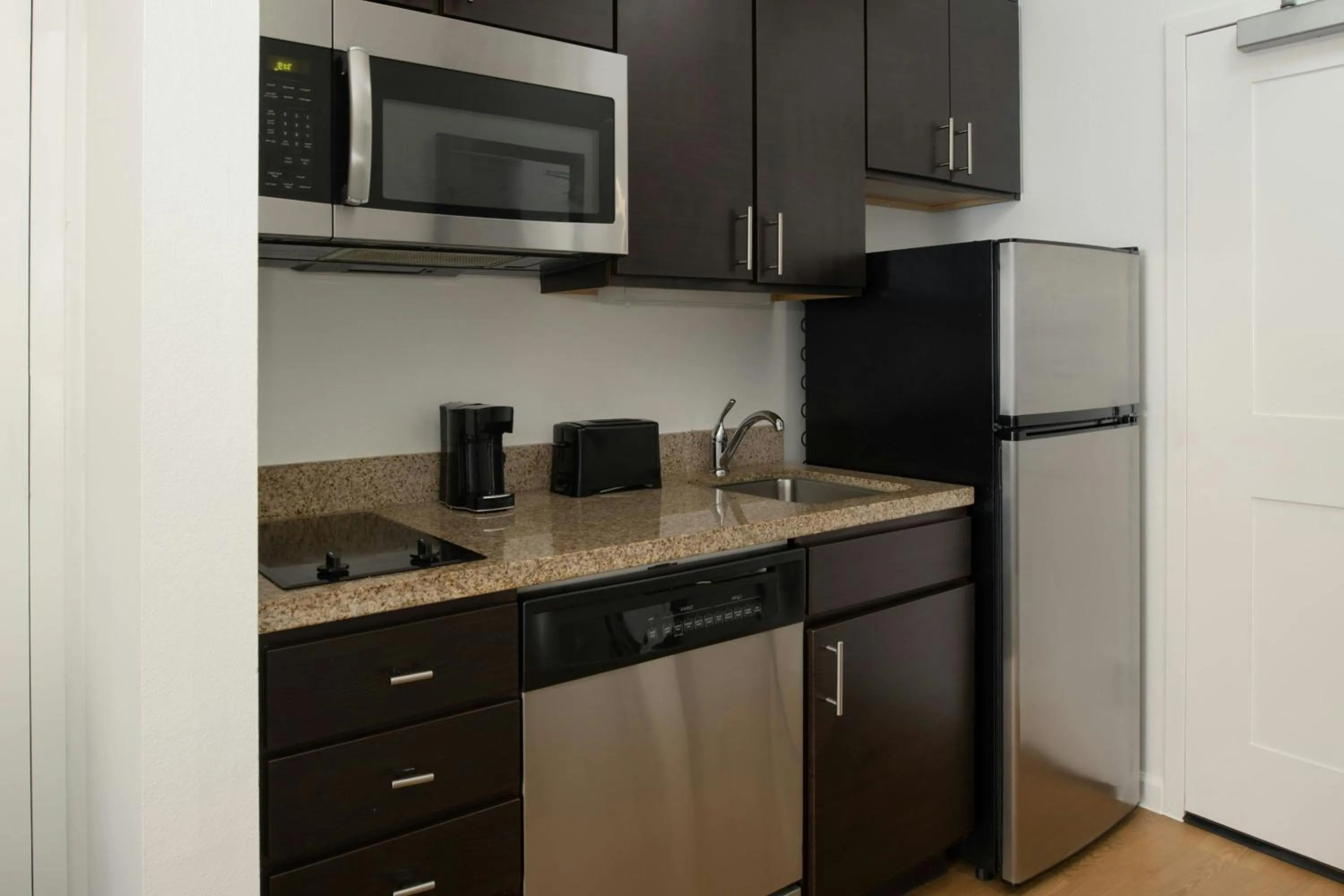 Kitchen or kitchenette in TownePlace Suites by Marriott Lancaster