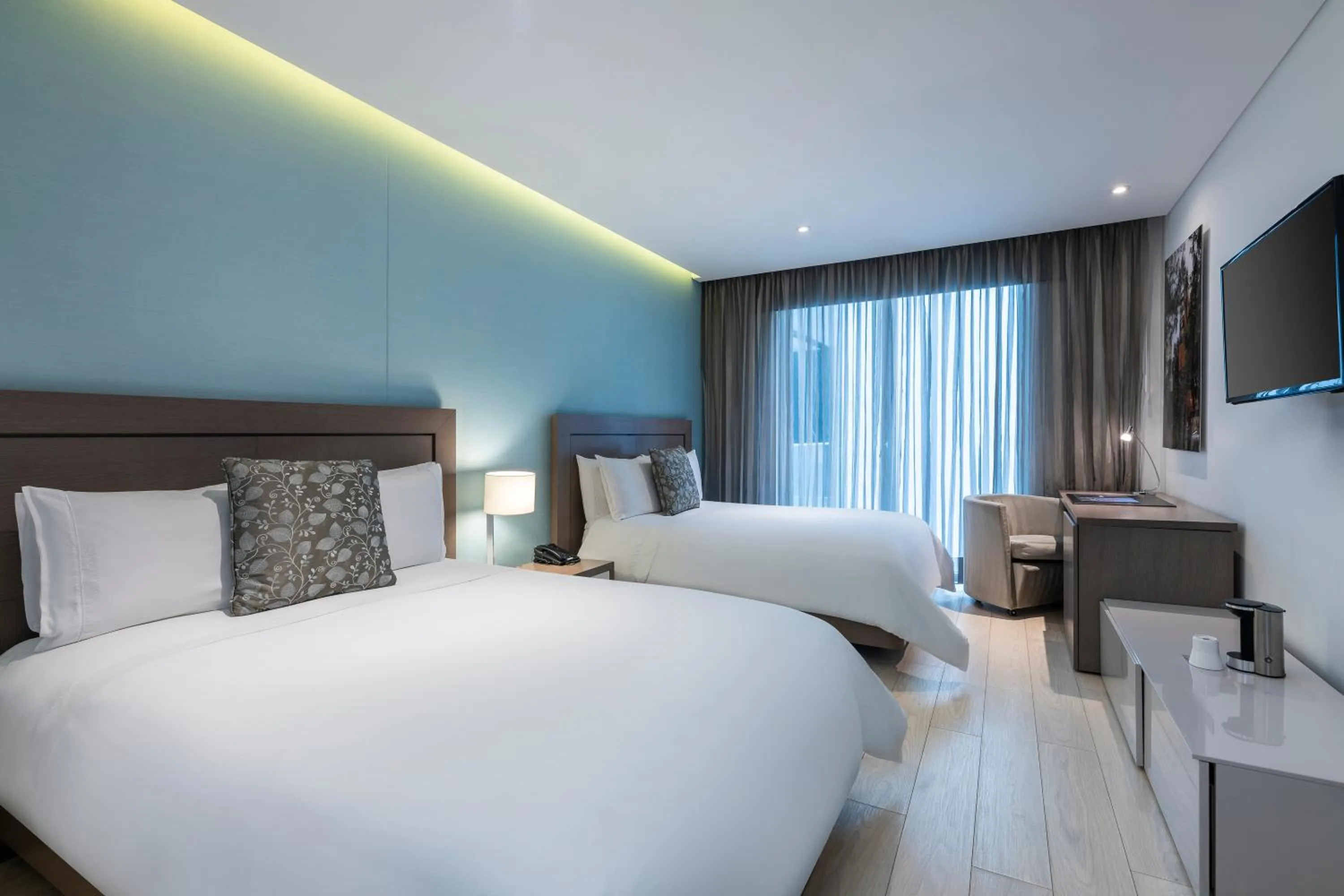 Bed in Hotel 100 Luxury Suites by Preferred
