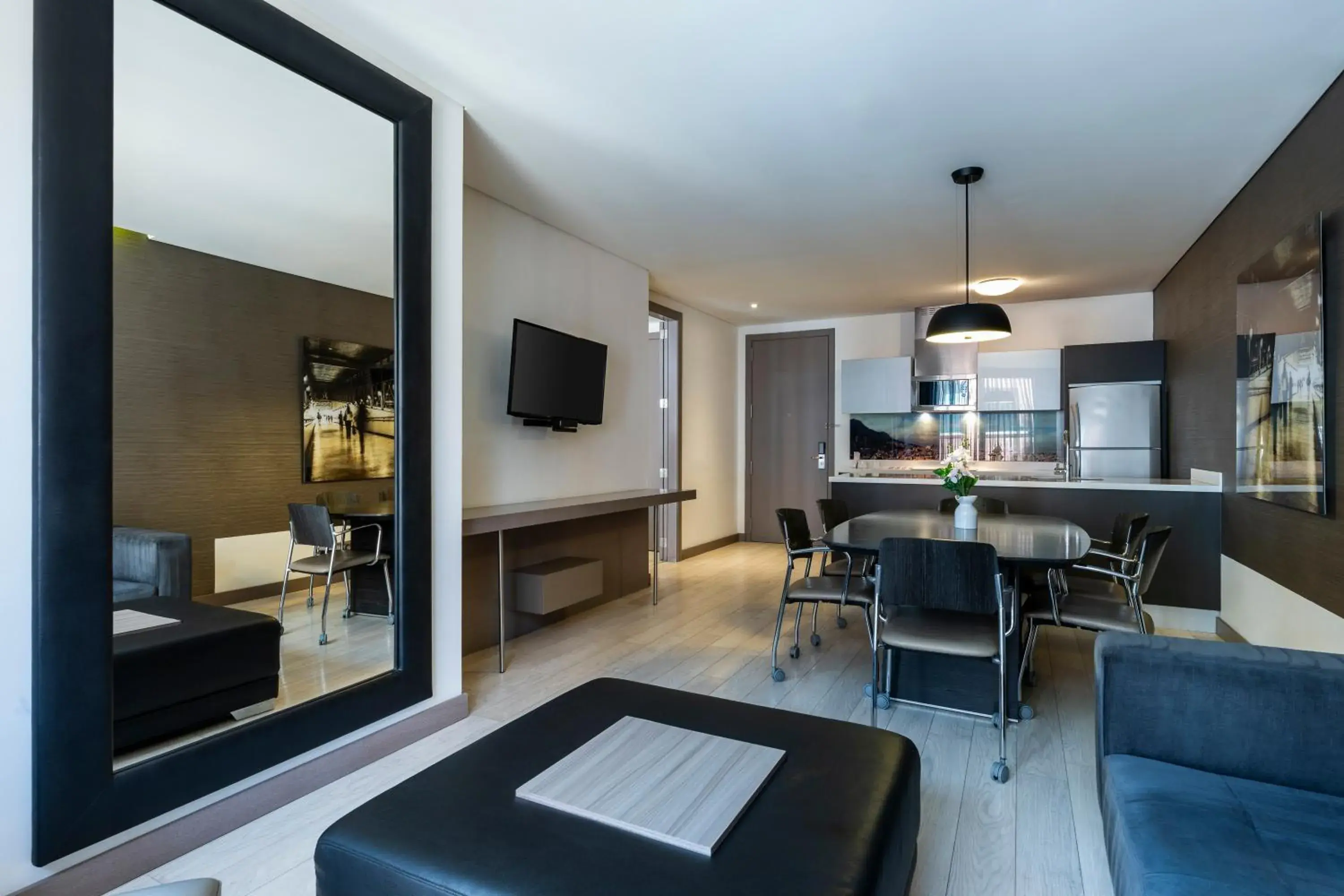 Deluxe King Studio in Hotel 100 Luxury Suites by Preferred Deluxe King Studio in Hotel 100 Luxury Suites by Preferred