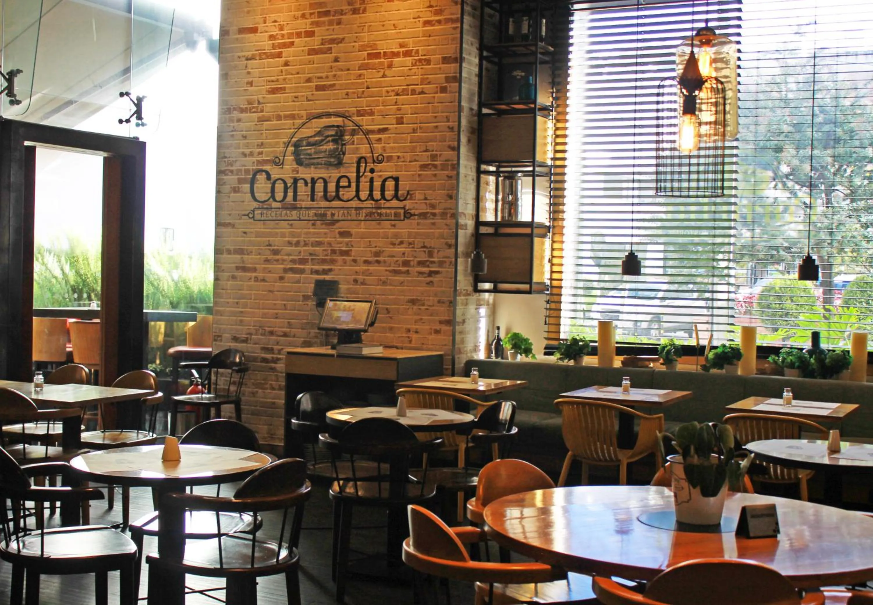 Restaurant/places to eat in Hotel 100 Luxury Suites by Preferred