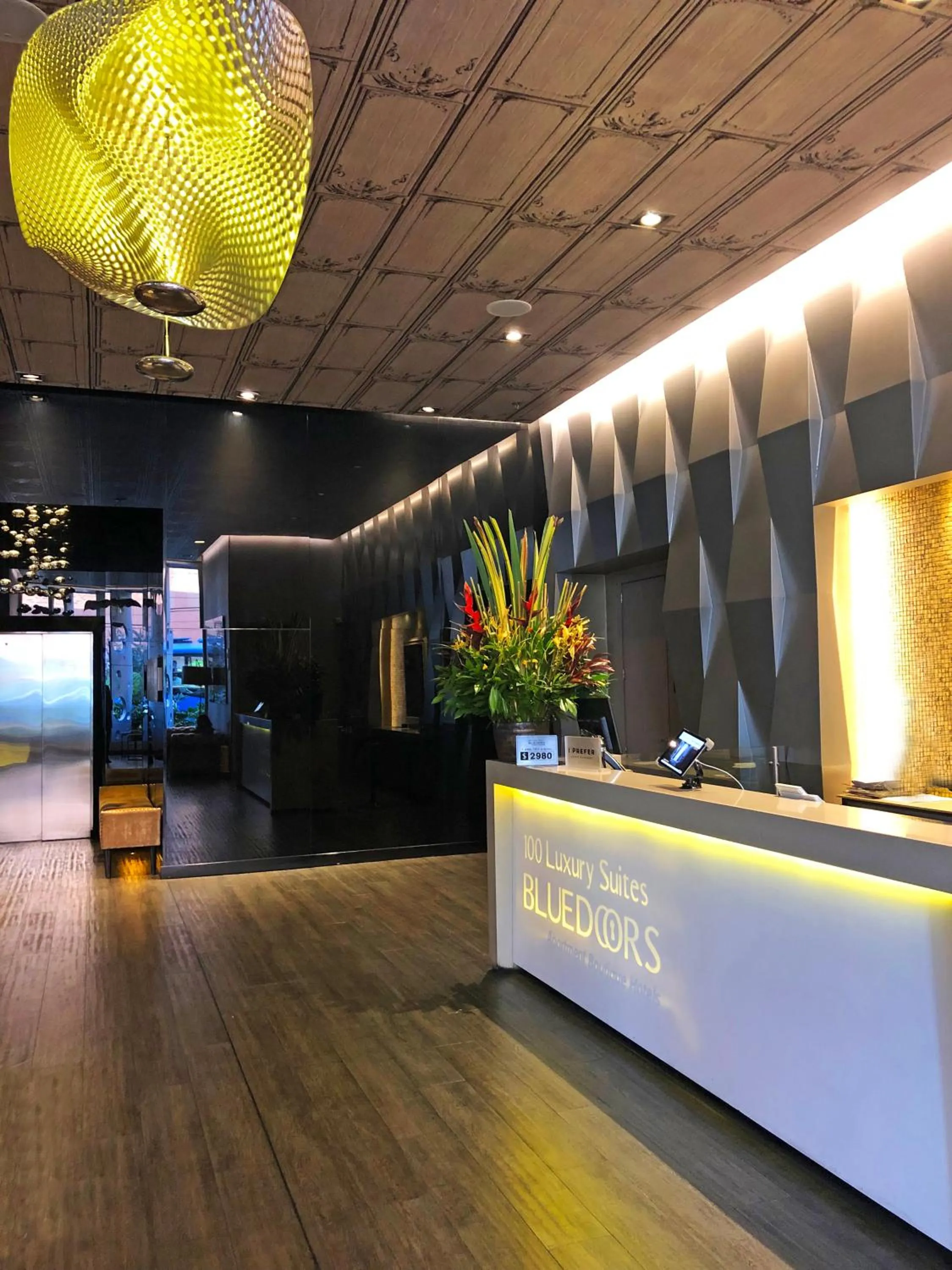 Lobby or reception in Hotel 100 Luxury Suites by Preferred