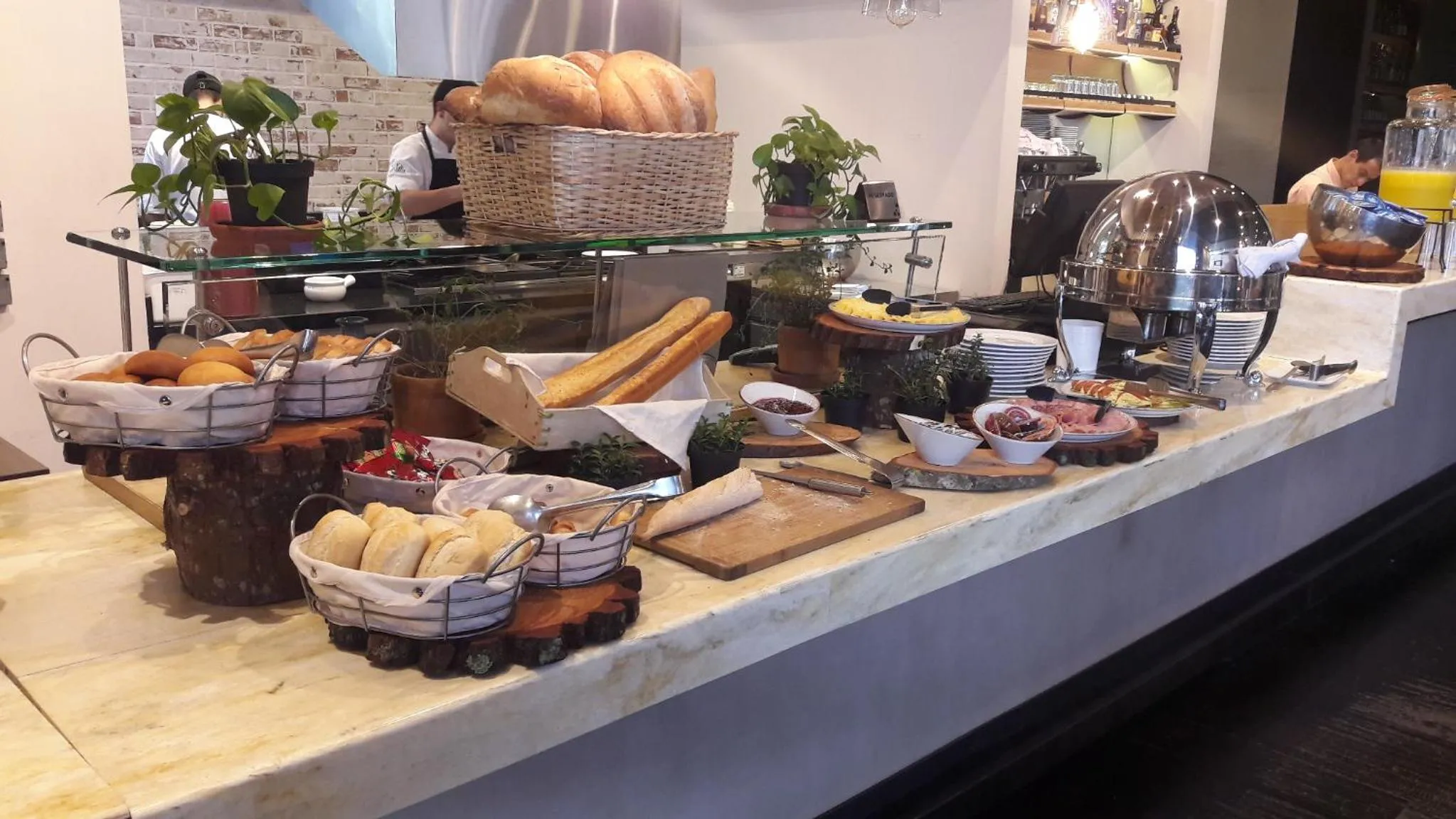 Breakfast in Hotel 100 Luxury Suites by Preferred