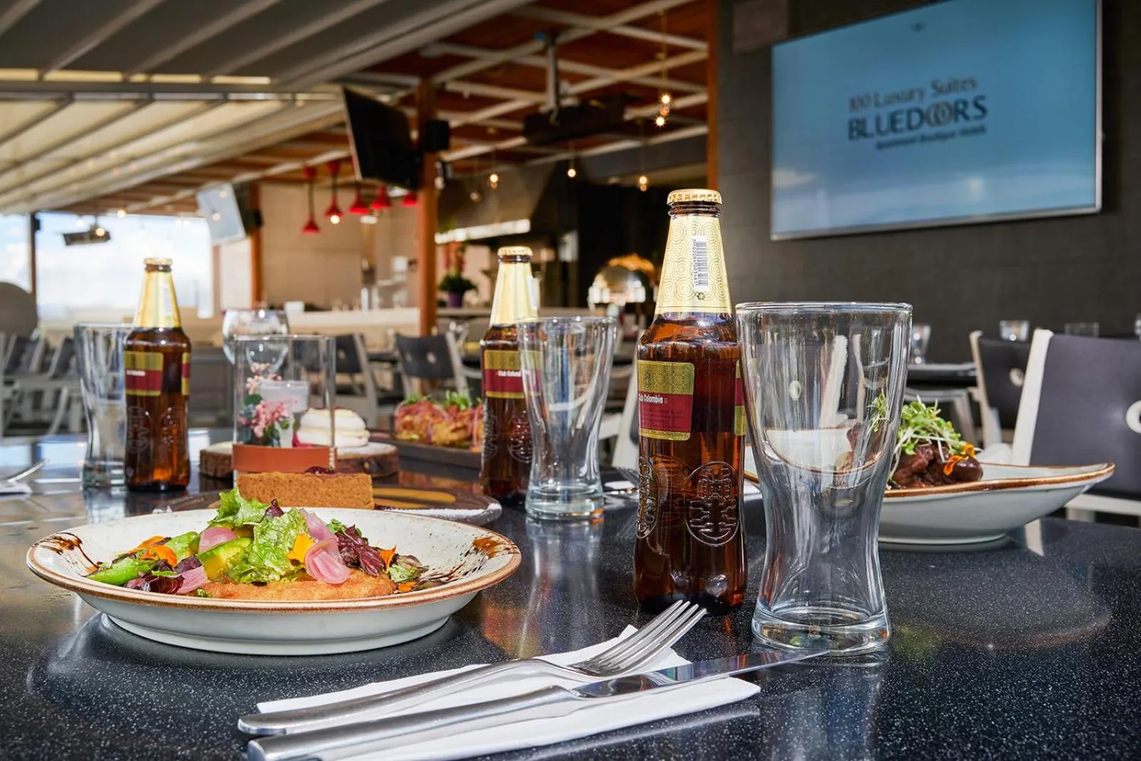 Entertainment in Hotel 100 Luxury Suites by Preferred