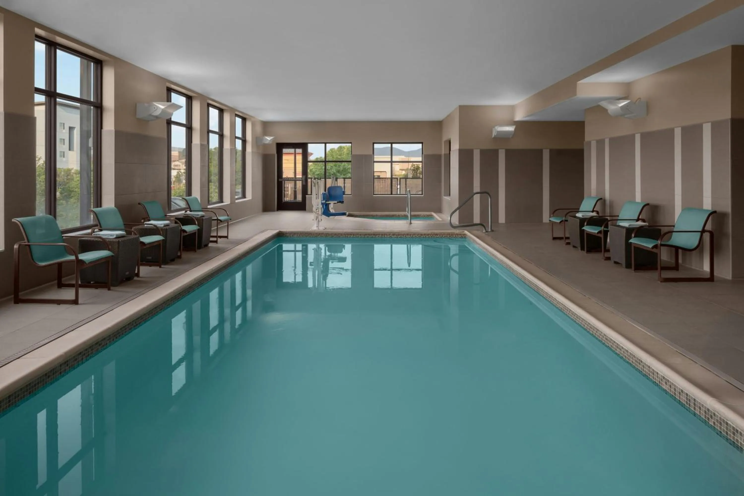 Swimming pool in Residence Inn Salt Lake City Murray