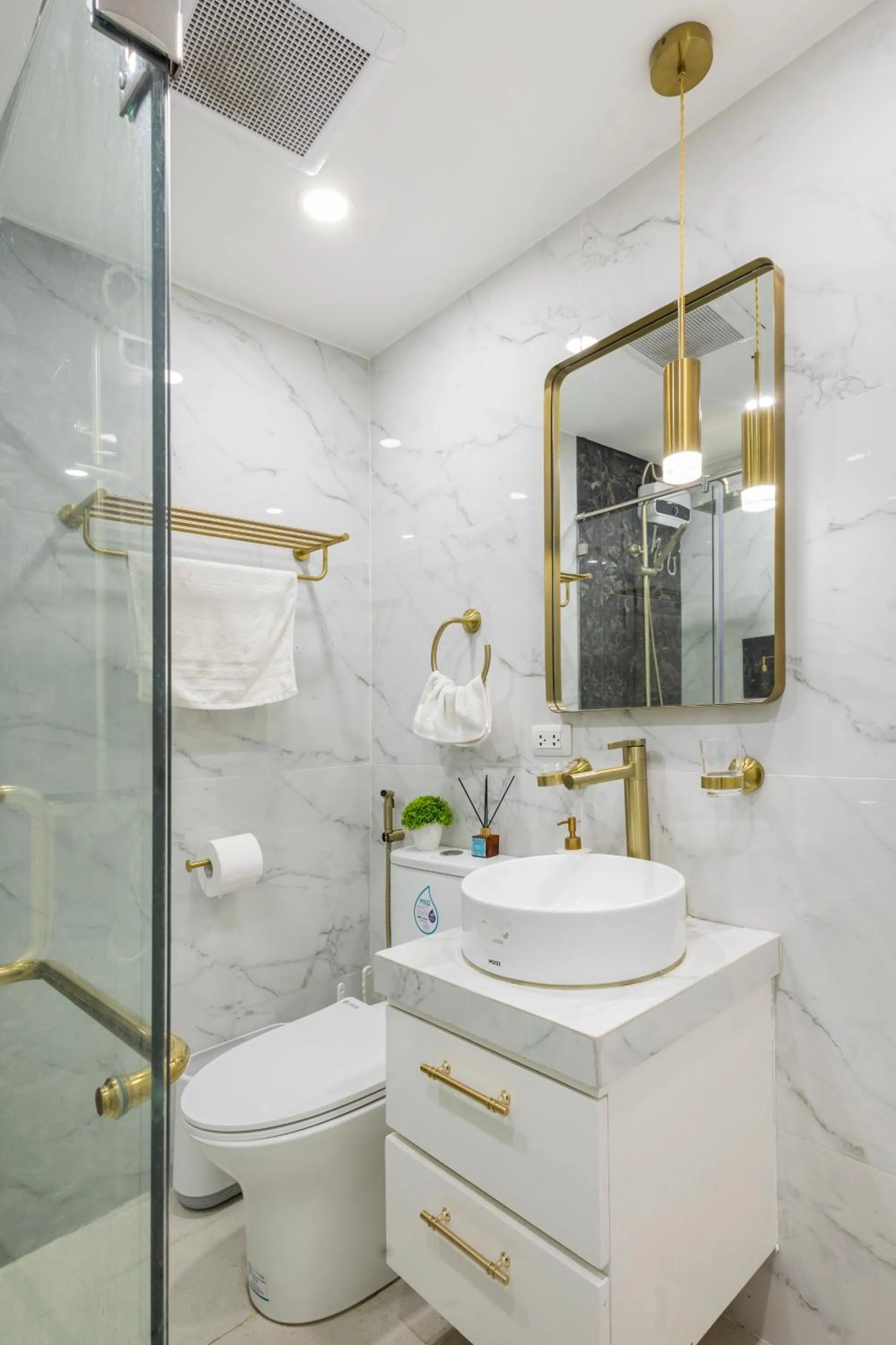 Modern Comfort Your Gateway to Quezon City One Free Parking