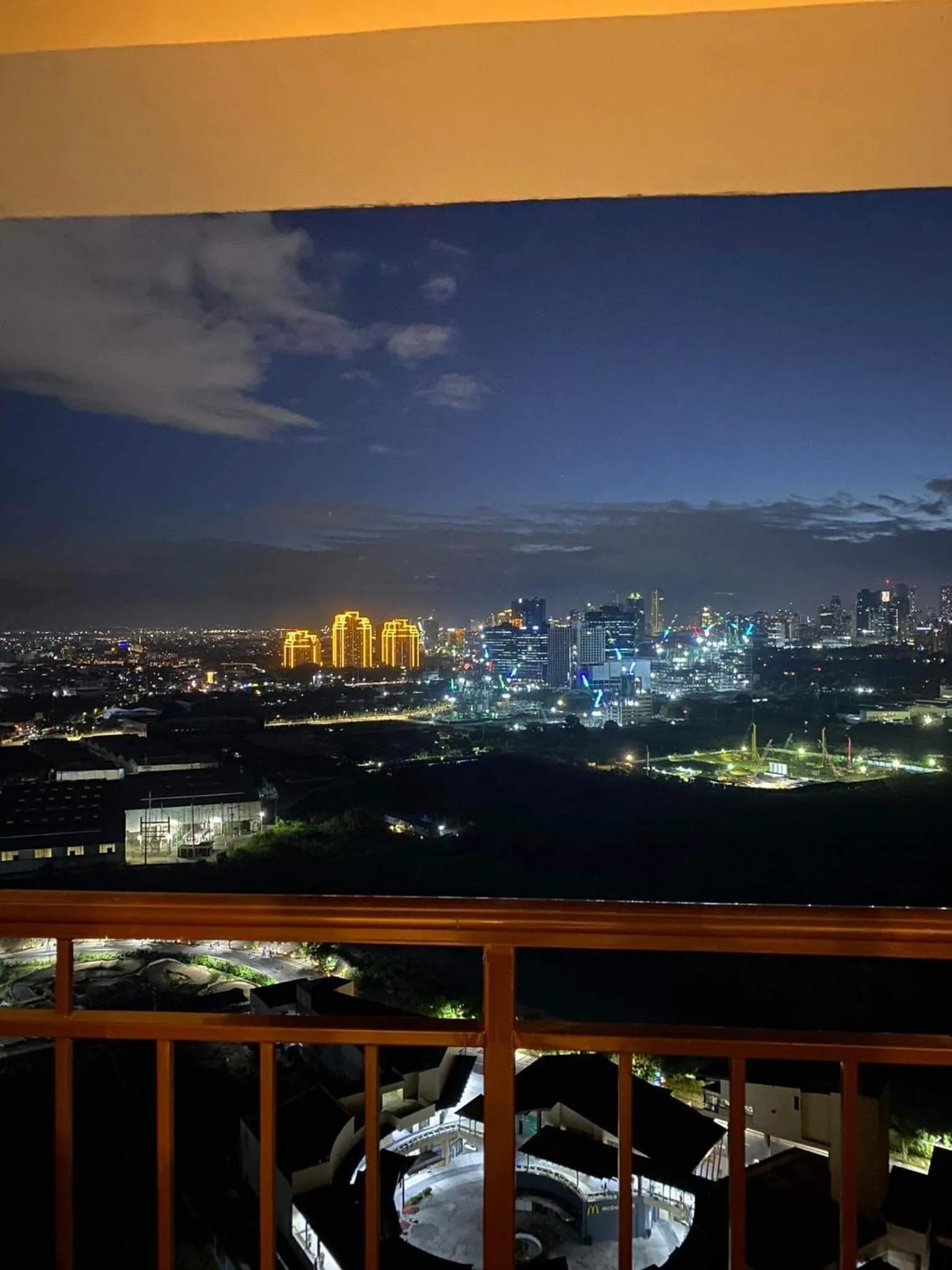 Night in Modern Comfort Your Gateway to Quezon City One Free Parking
