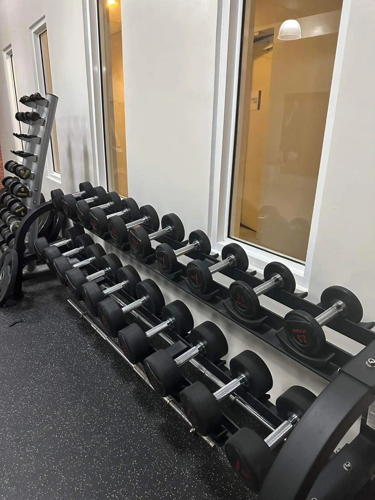 Fitness centre/facilities in Modern Comfort Your Gateway to Quezon City One Free Parking