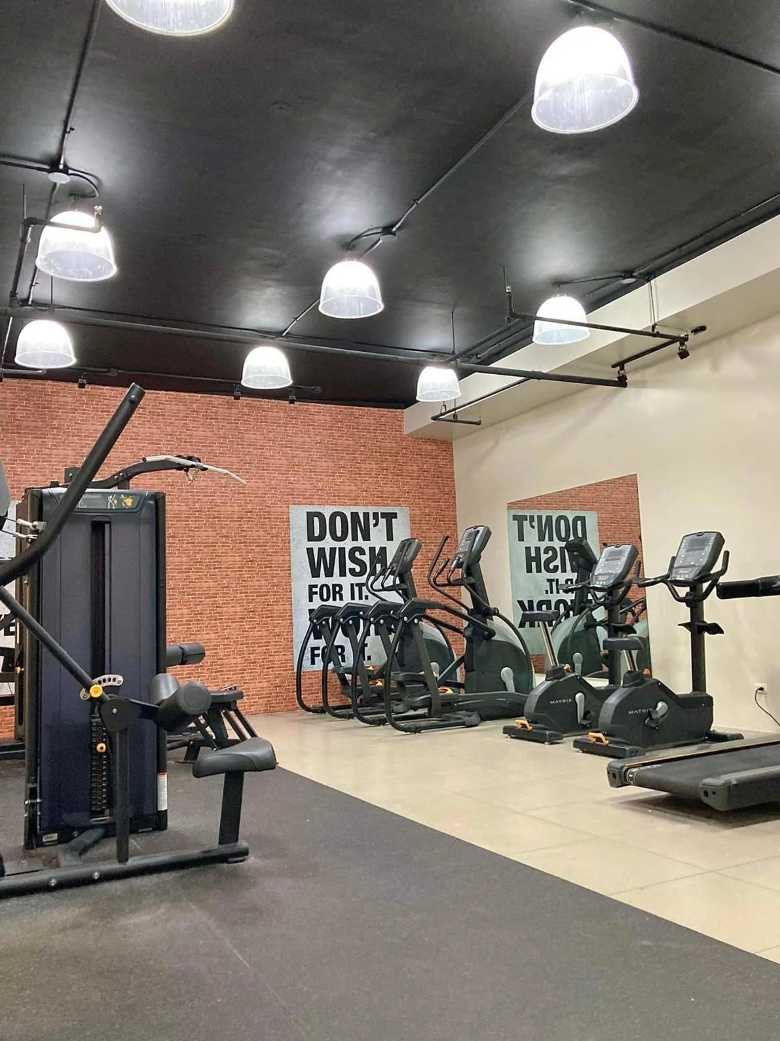 Fitness centre/facilities in Modern Comfort Your Gateway to Quezon City One Free Parking