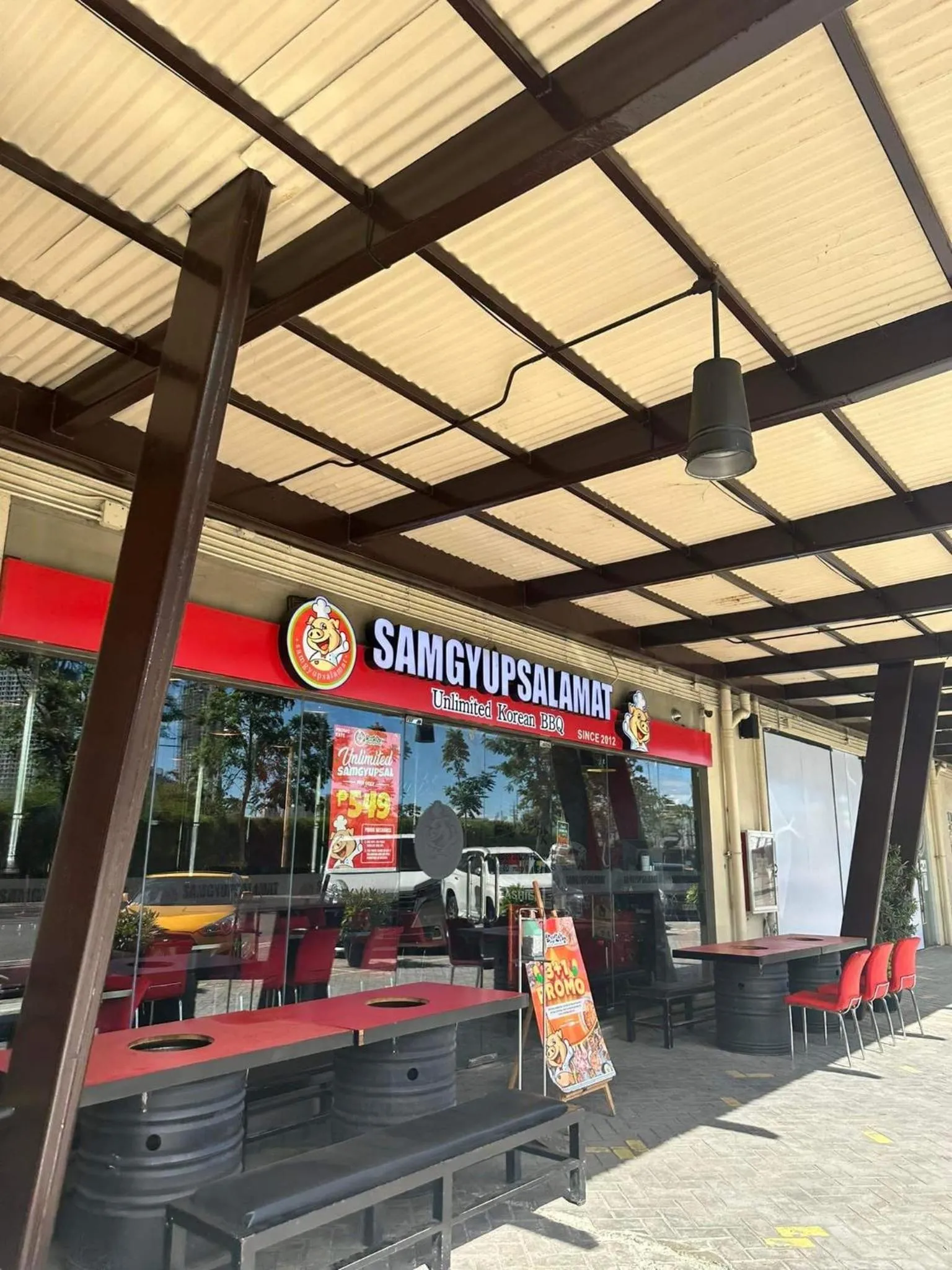 Restaurant/places to eat in Modern Comfort Your Gateway to Quezon City One Free Parking