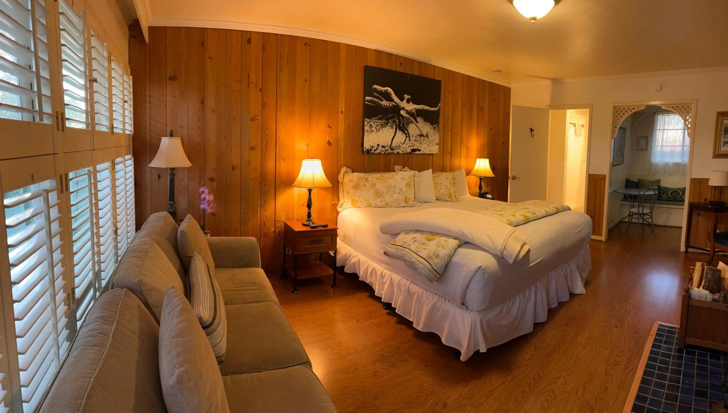 Bed in Carmel Garden Inn