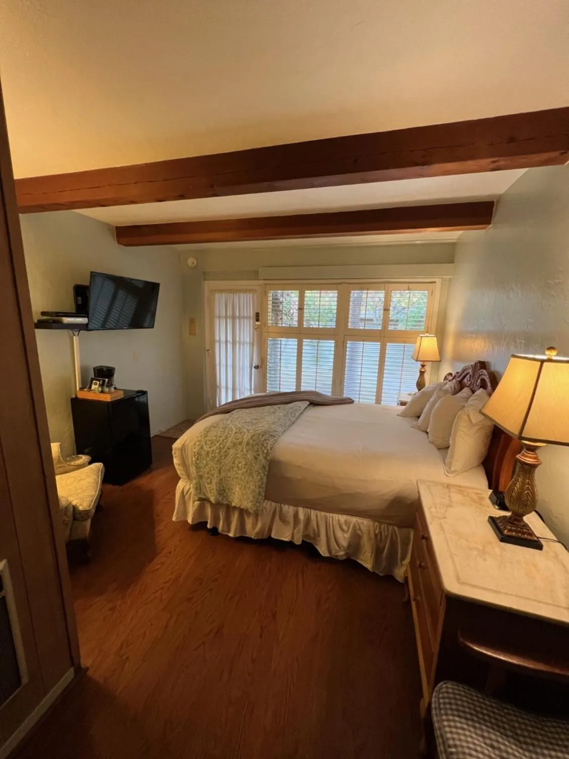 Bed in Carmel Garden Inn
