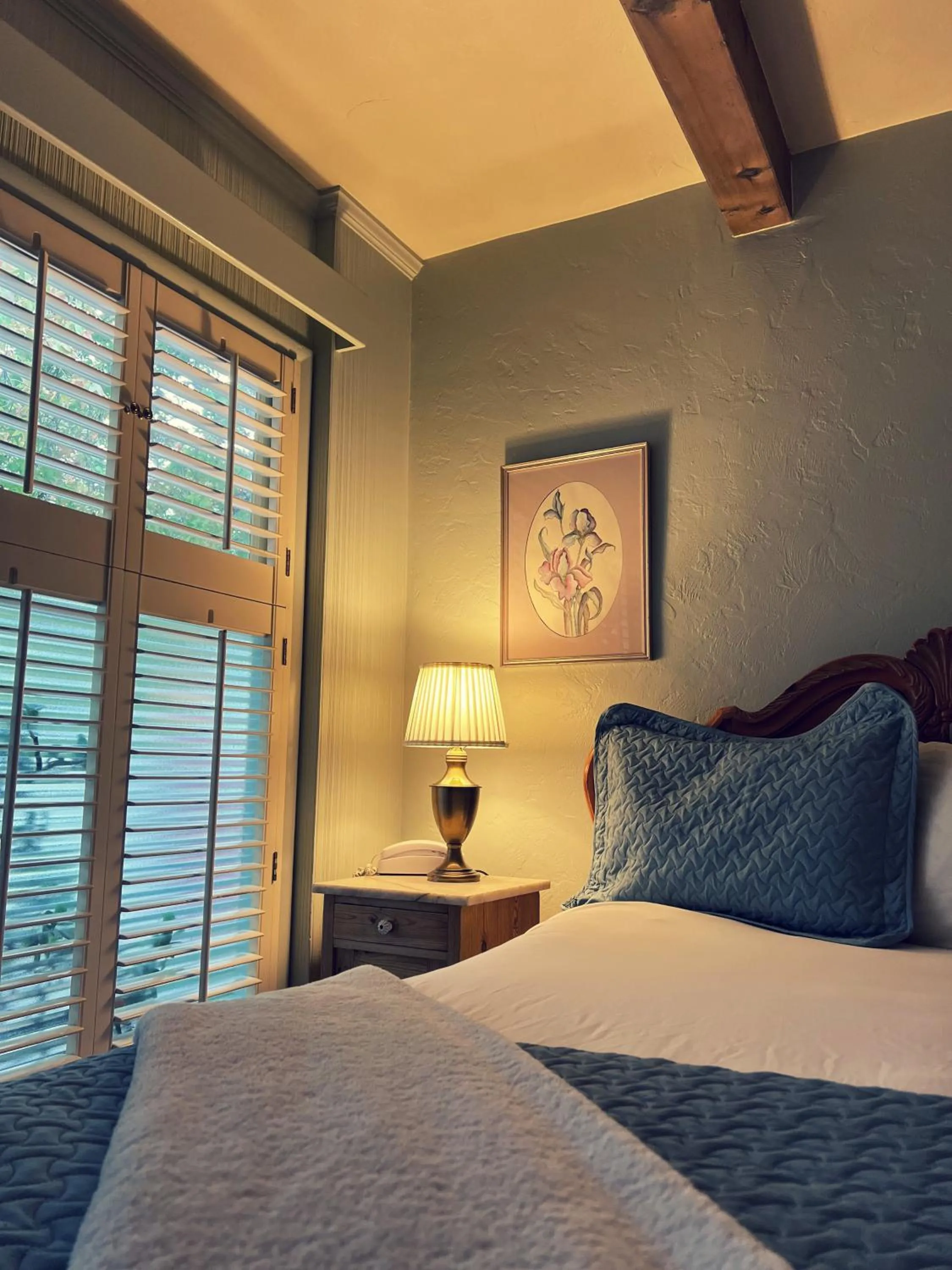 Bed in Carmel Garden Inn