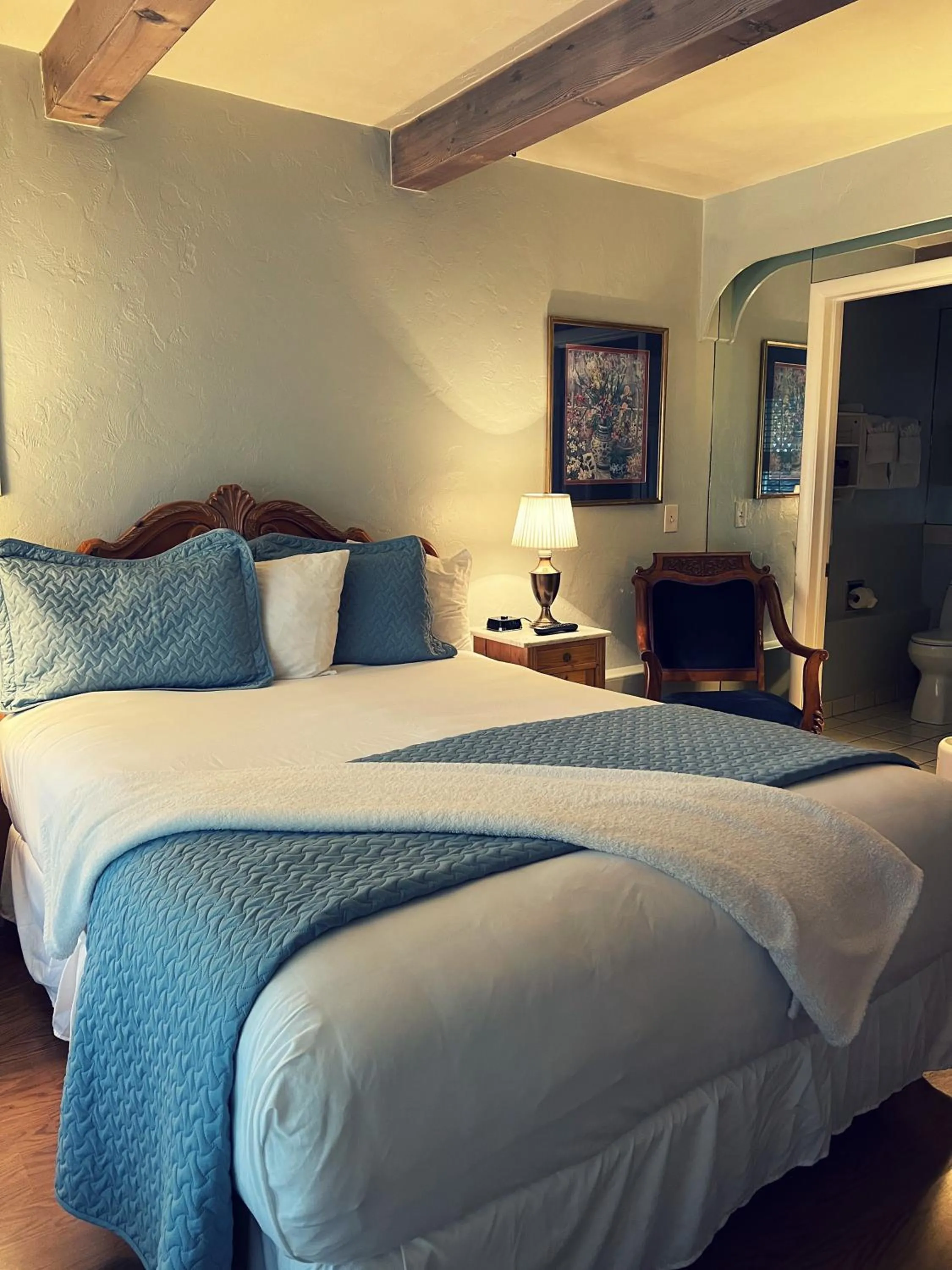 Bedroom, Bed in Carmel Garden Inn