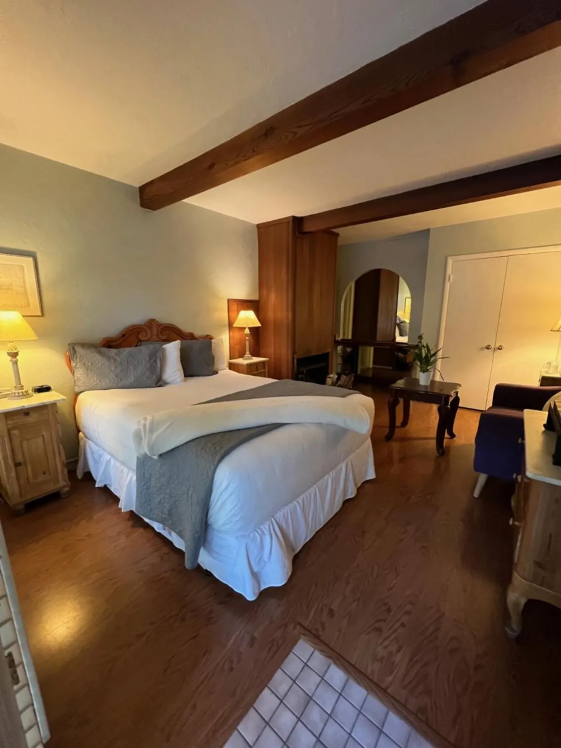 Bed in Carmel Garden Inn