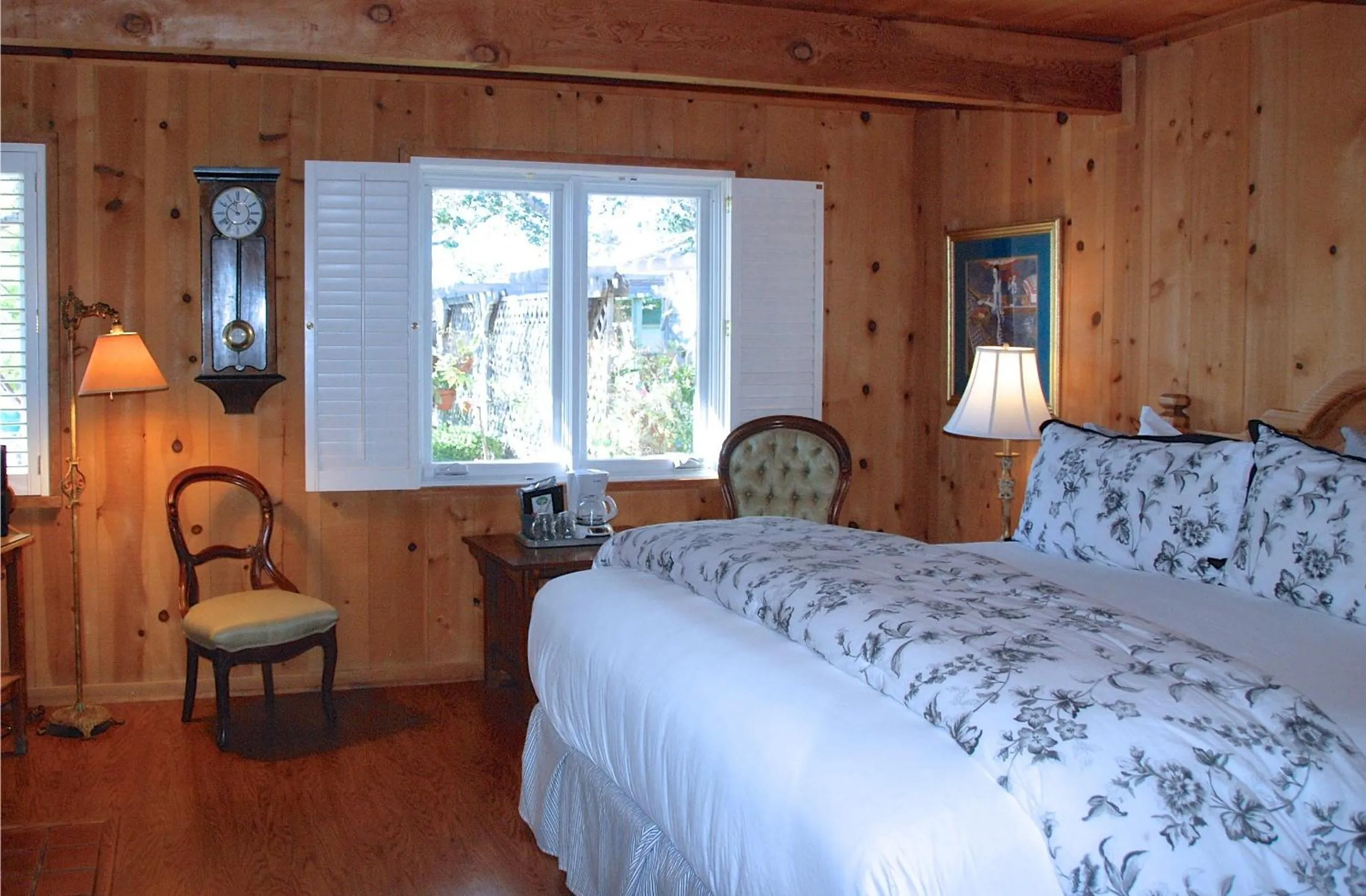 Bed in Carmel Garden Inn