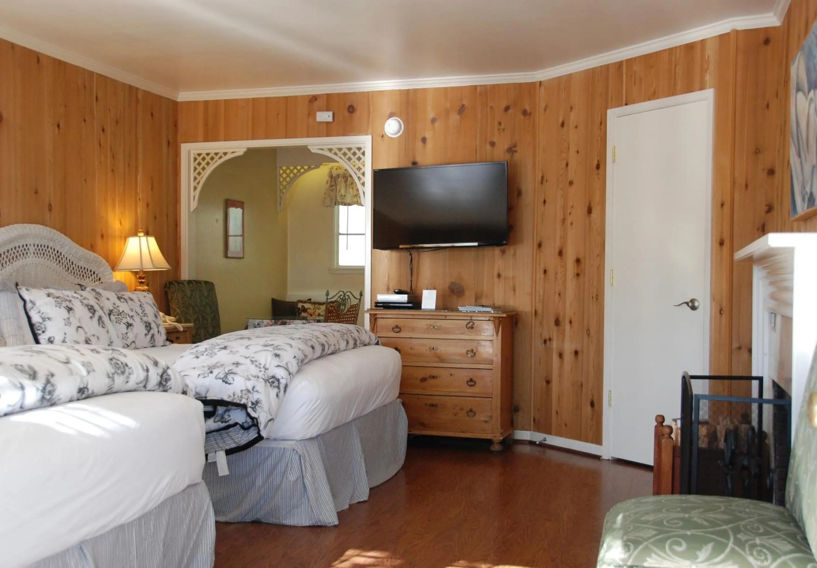 Bed in Carmel Garden Inn