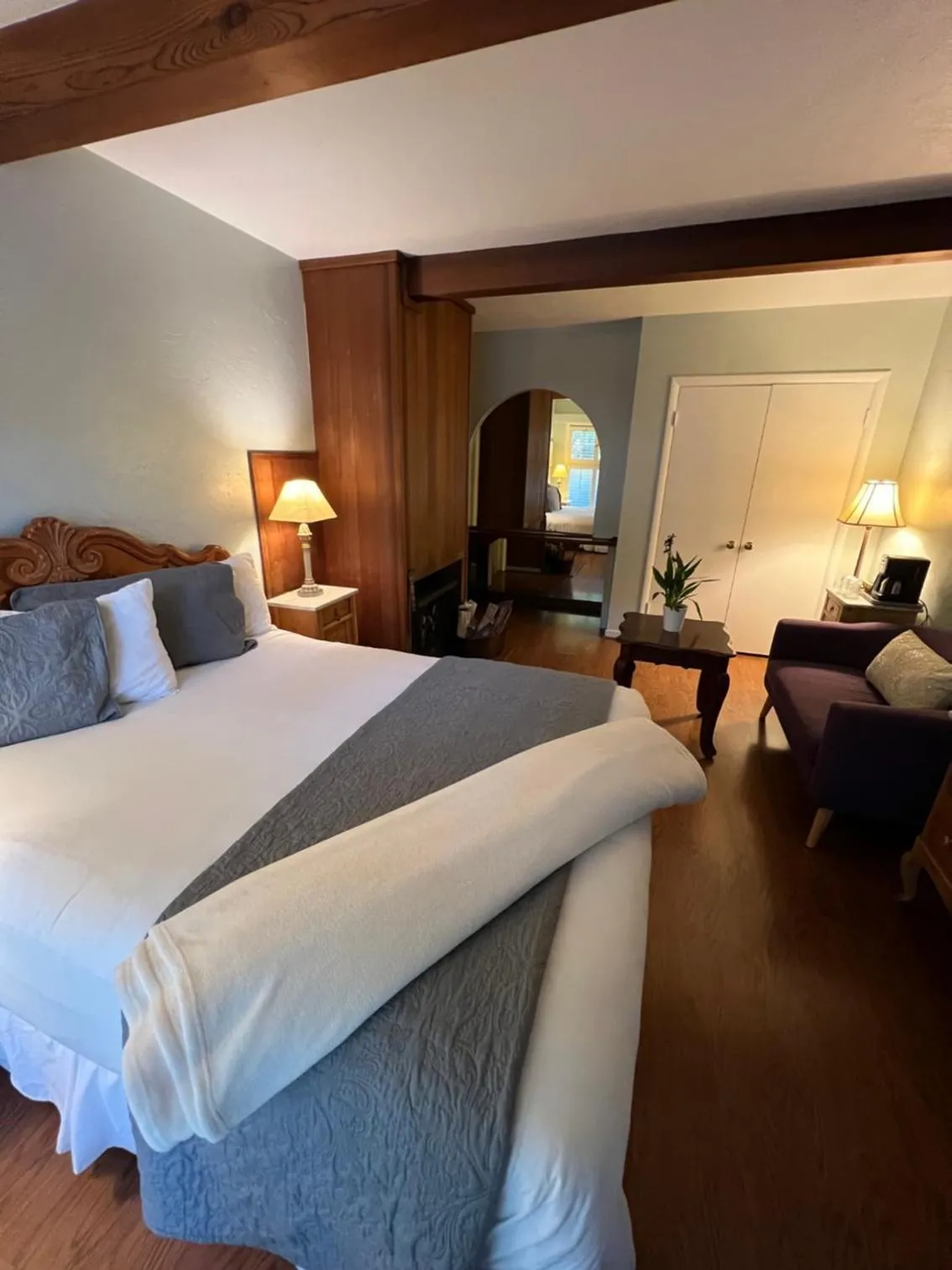 Bed in Carmel Garden Inn
