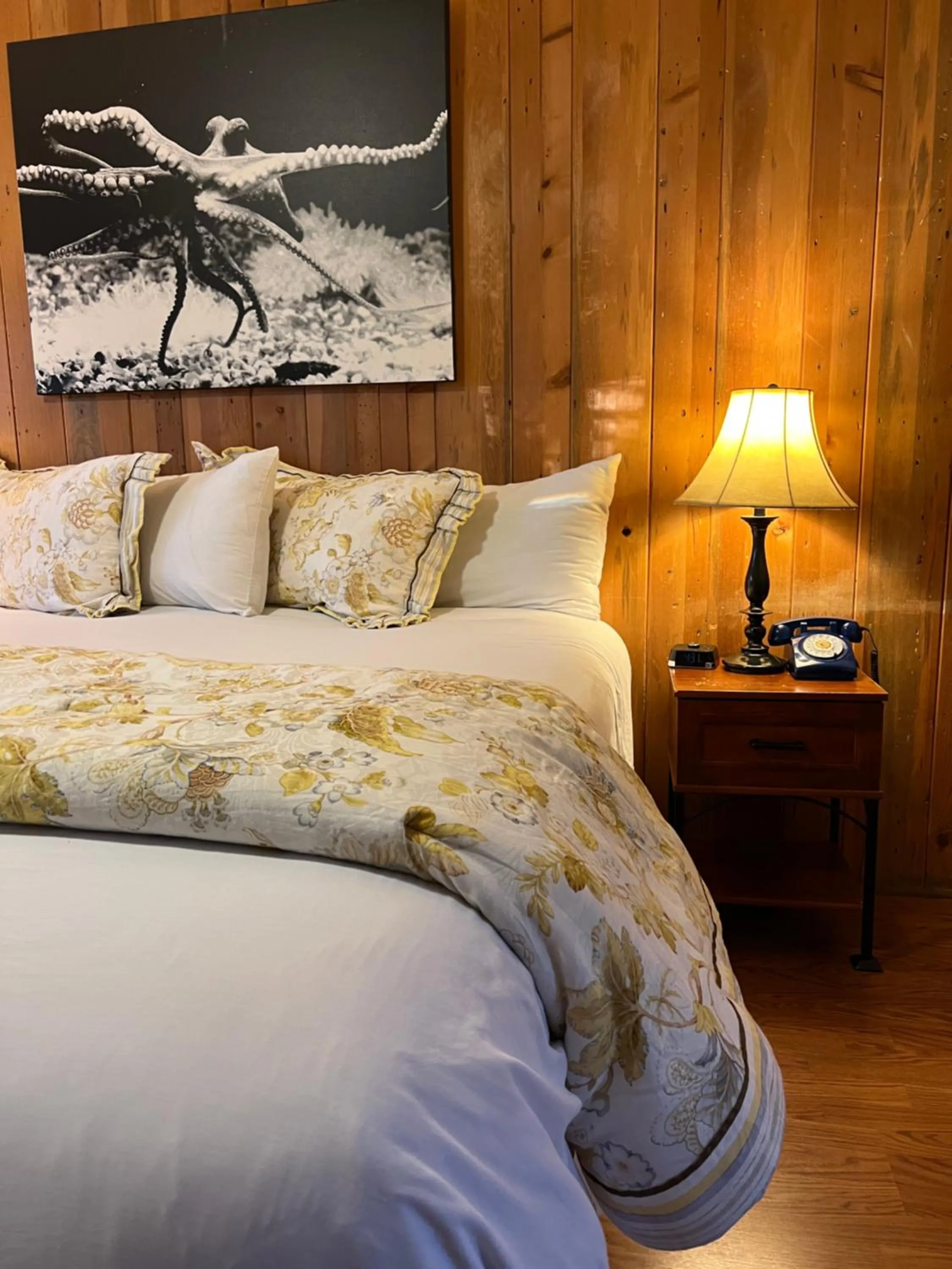 Bed in Carmel Garden Inn