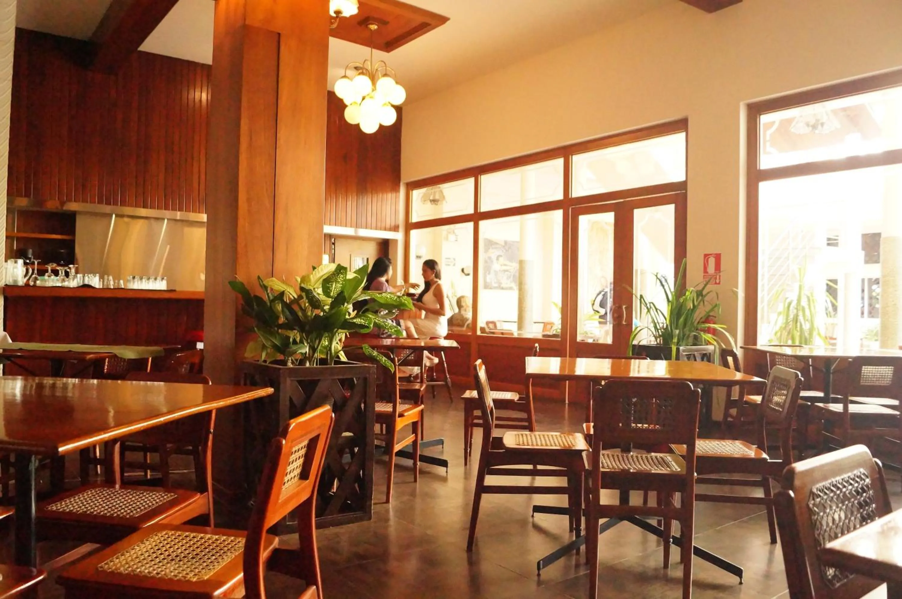 Restaurant/places to eat in Grand Hotel Mercedes