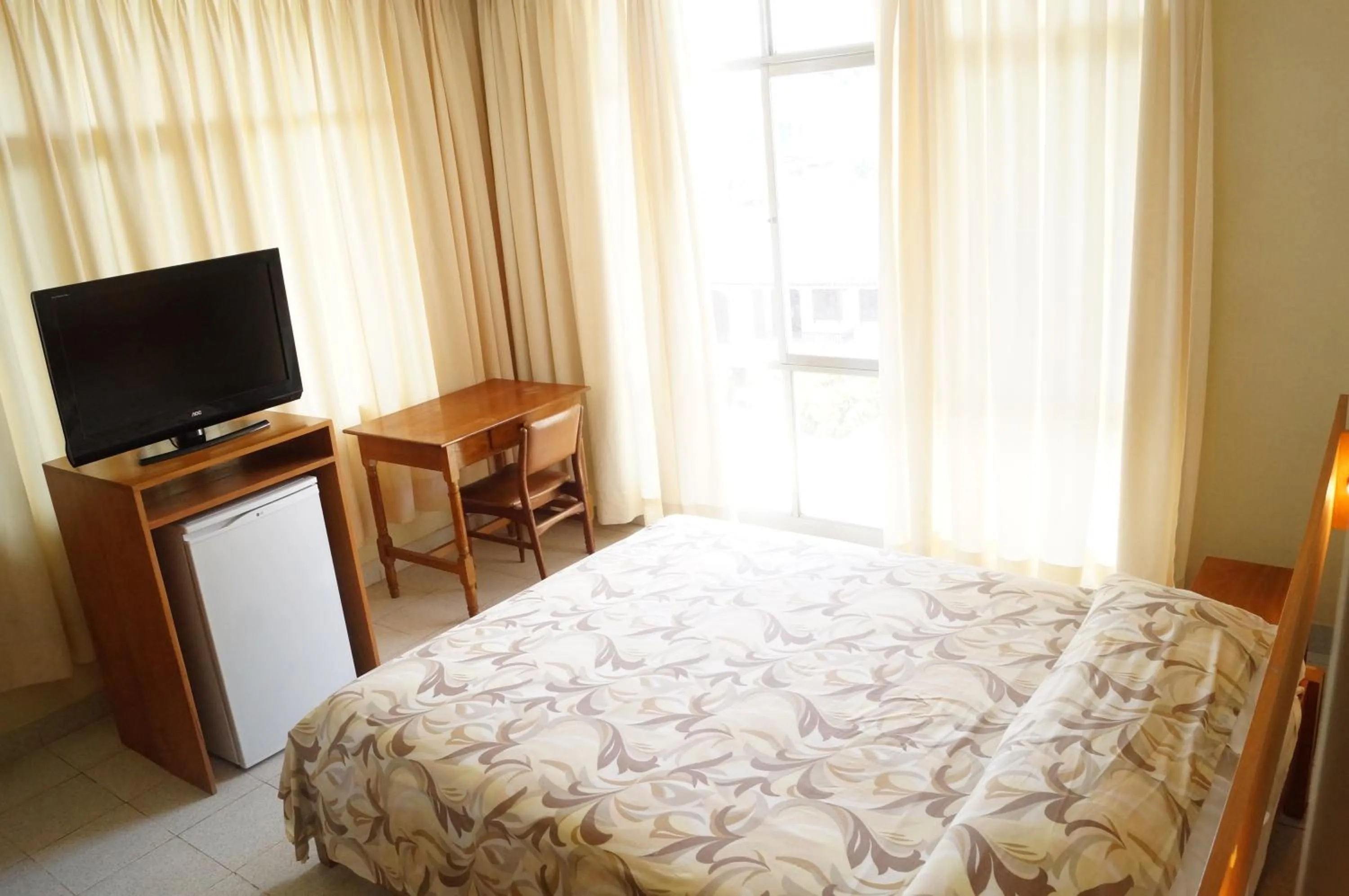 Day, Bed in Grand Hotel Mercedes