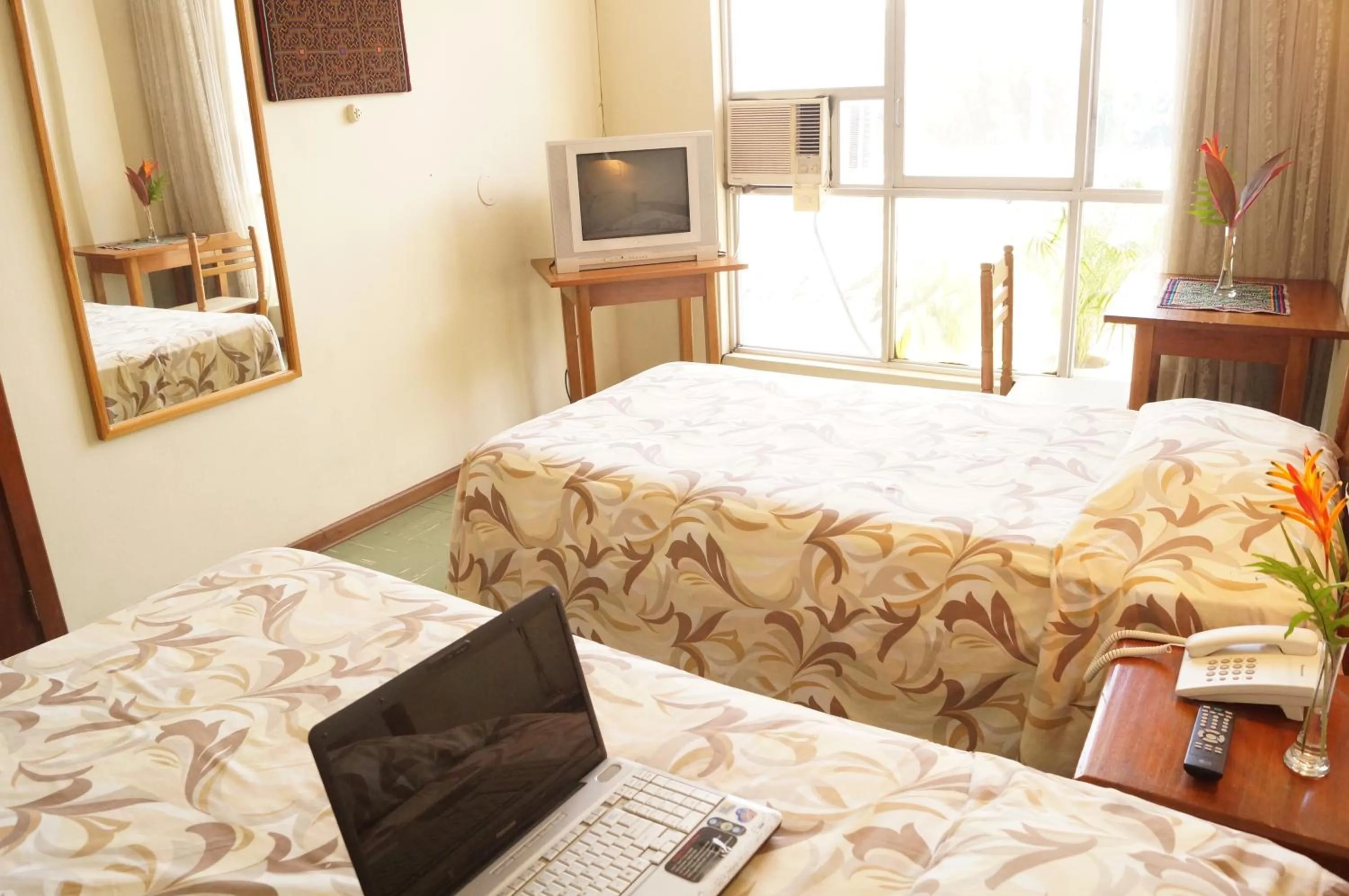Day, Bed in Grand Hotel Mercedes
