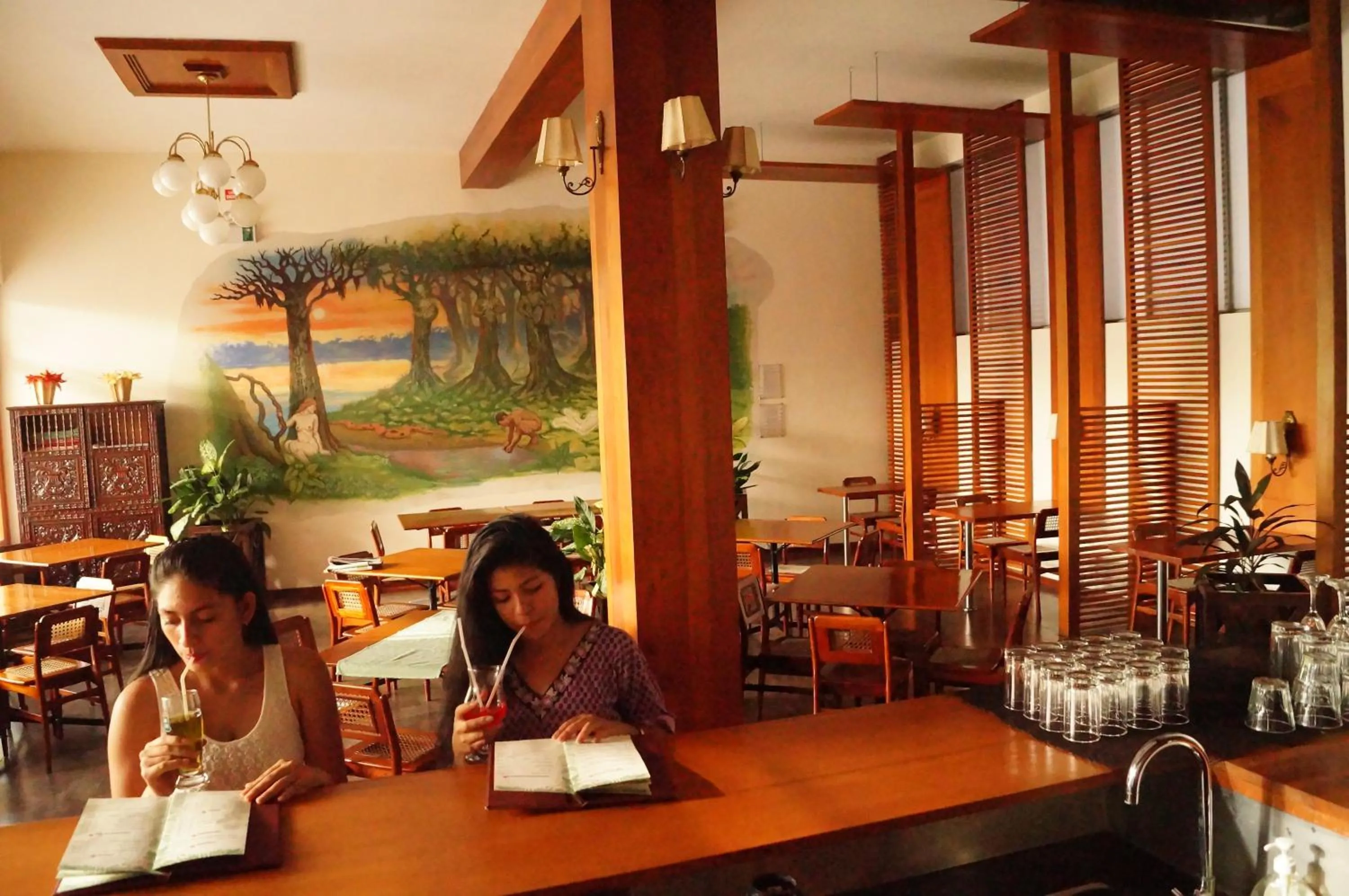 Restaurant/places to eat in Grand Hotel Mercedes