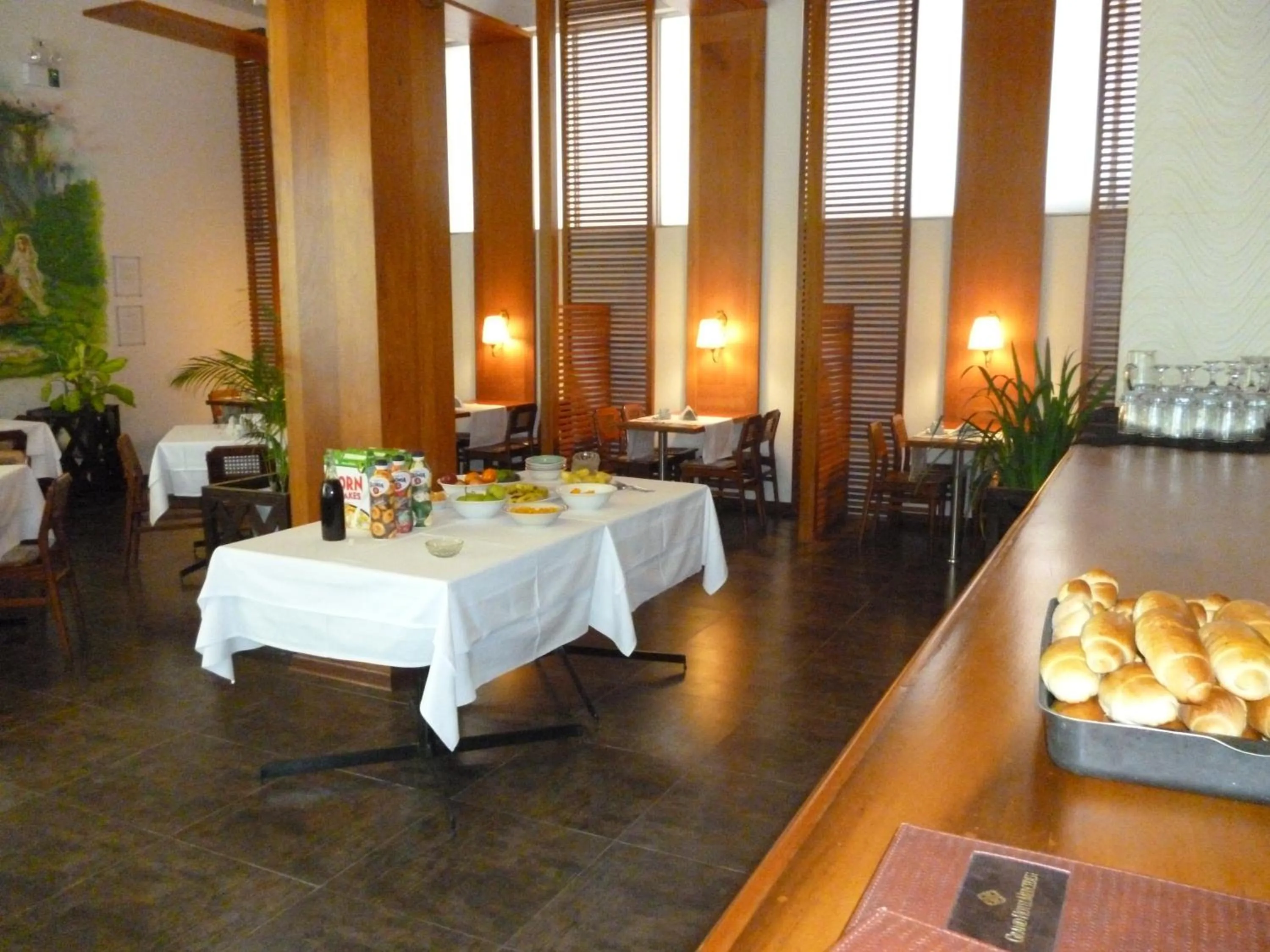 Restaurant/places to eat in Grand Hotel Mercedes