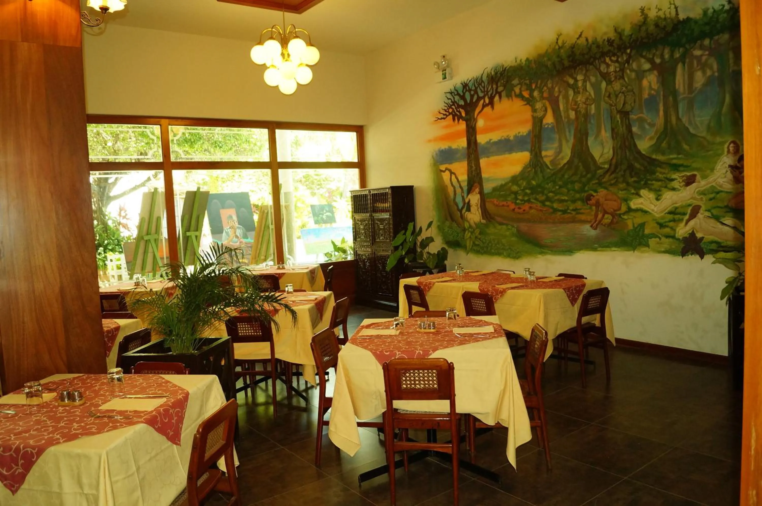 Restaurant/places to eat in Grand Hotel Mercedes