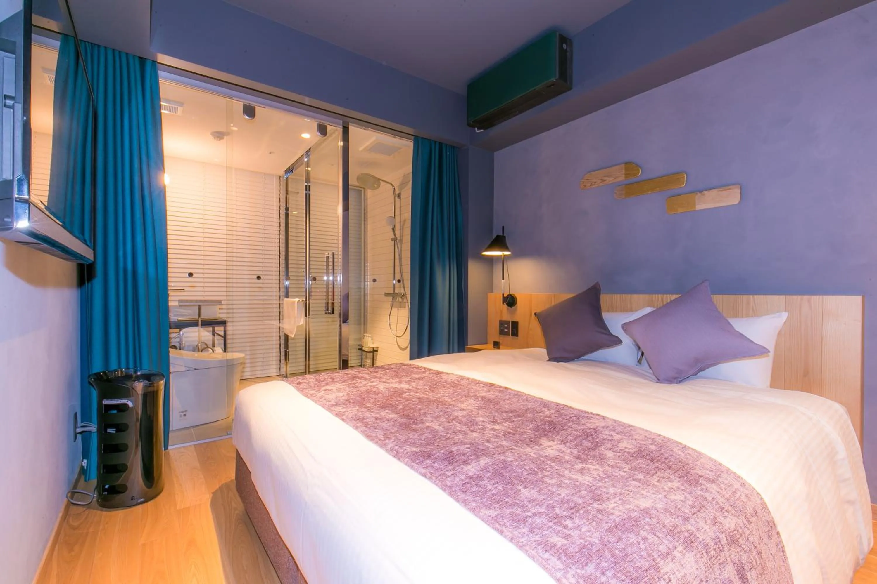 Shower, Bed in Spa & Hotel Suishun Matsuiyamate