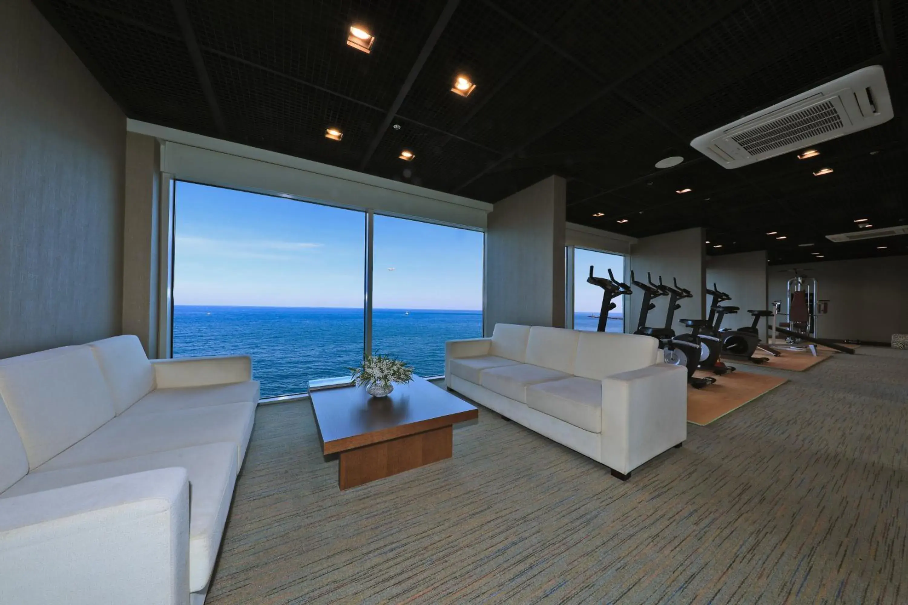 Fitness centre/facilities in Ocean Suites Jeju Hotel Fitness centre/facilities in Ocean Suites Jeju Hotel