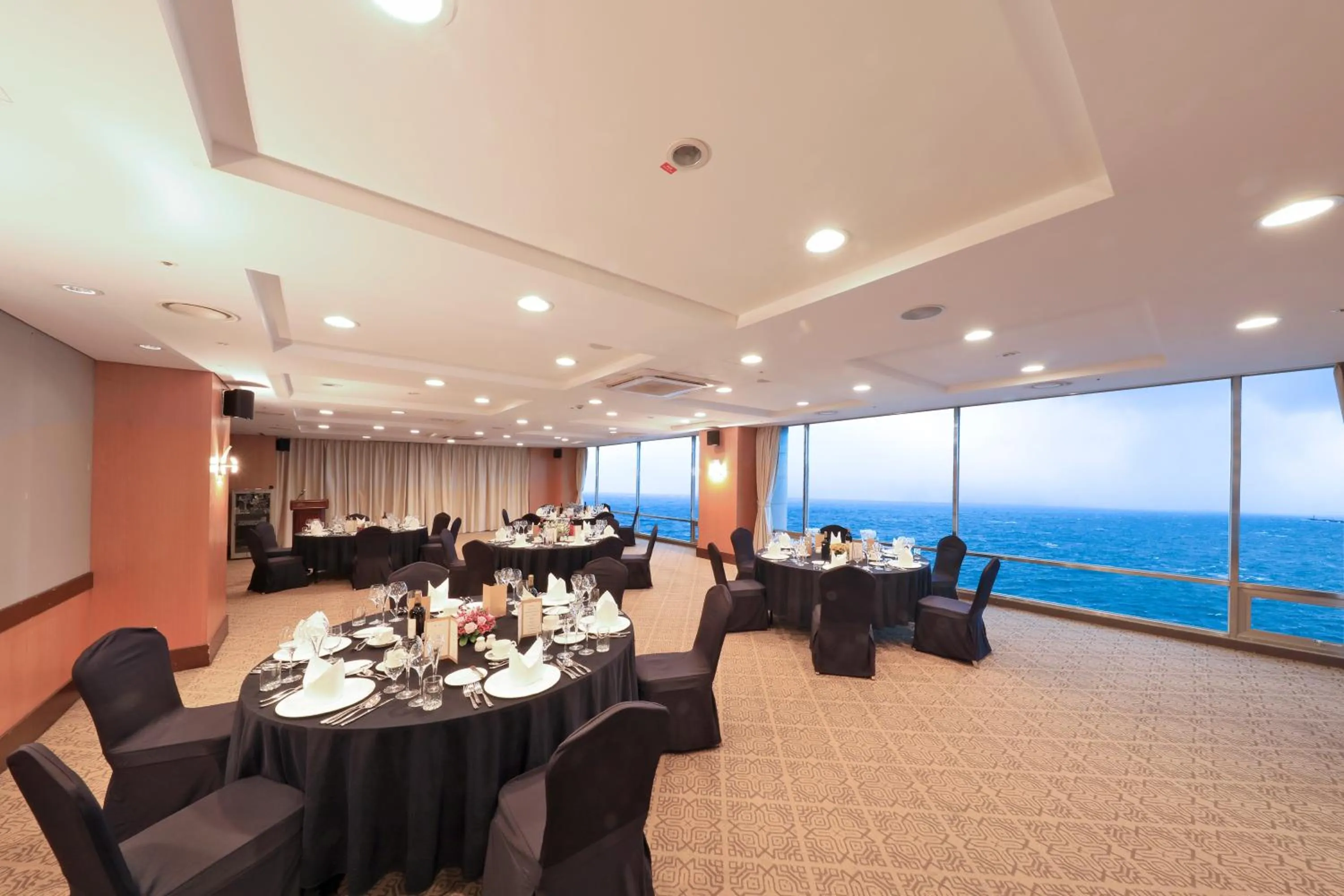 Banquet/Function facilities in Ocean Suites Jeju Hotel