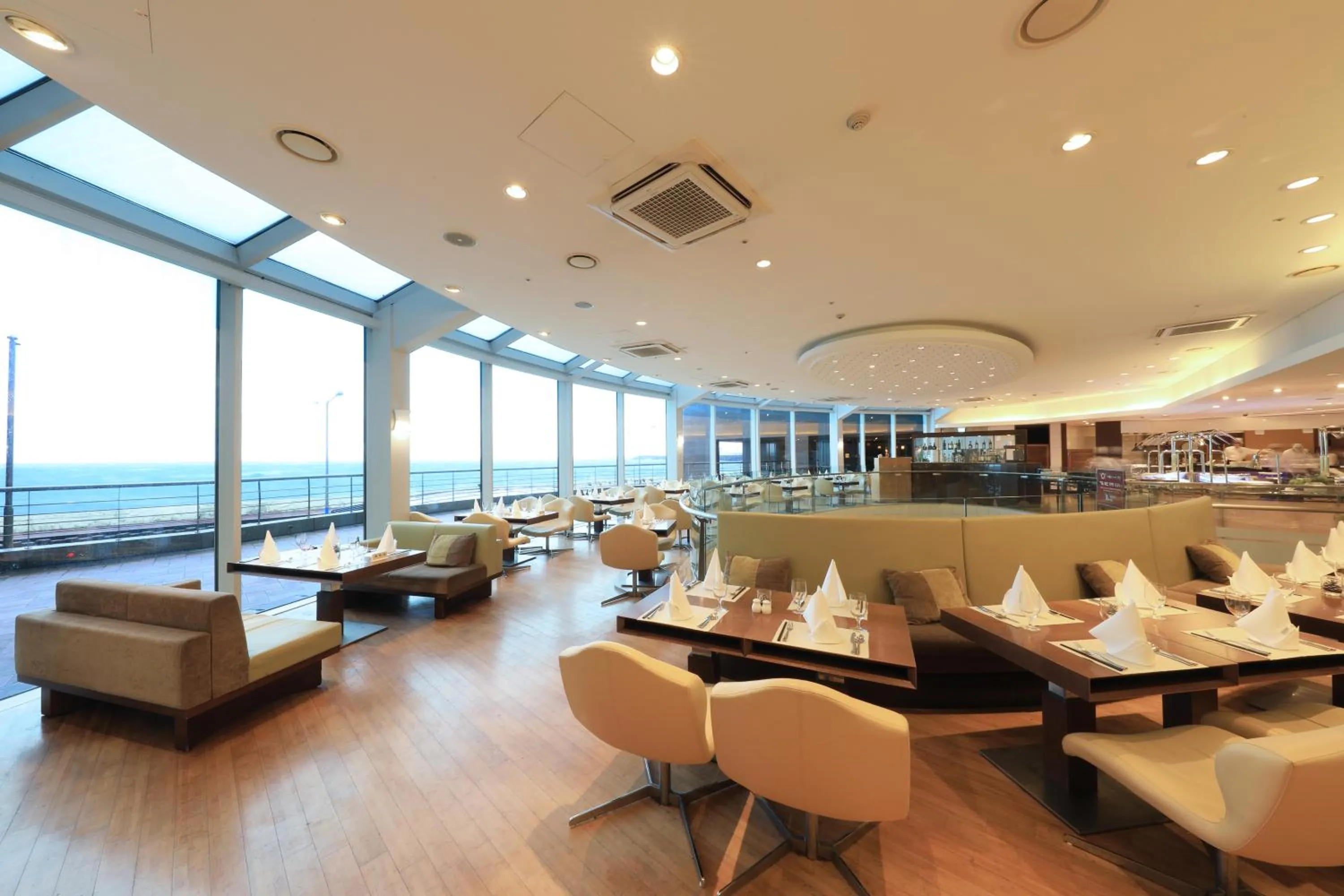 Restaurant/places to eat in Ocean Suites Jeju Hotel