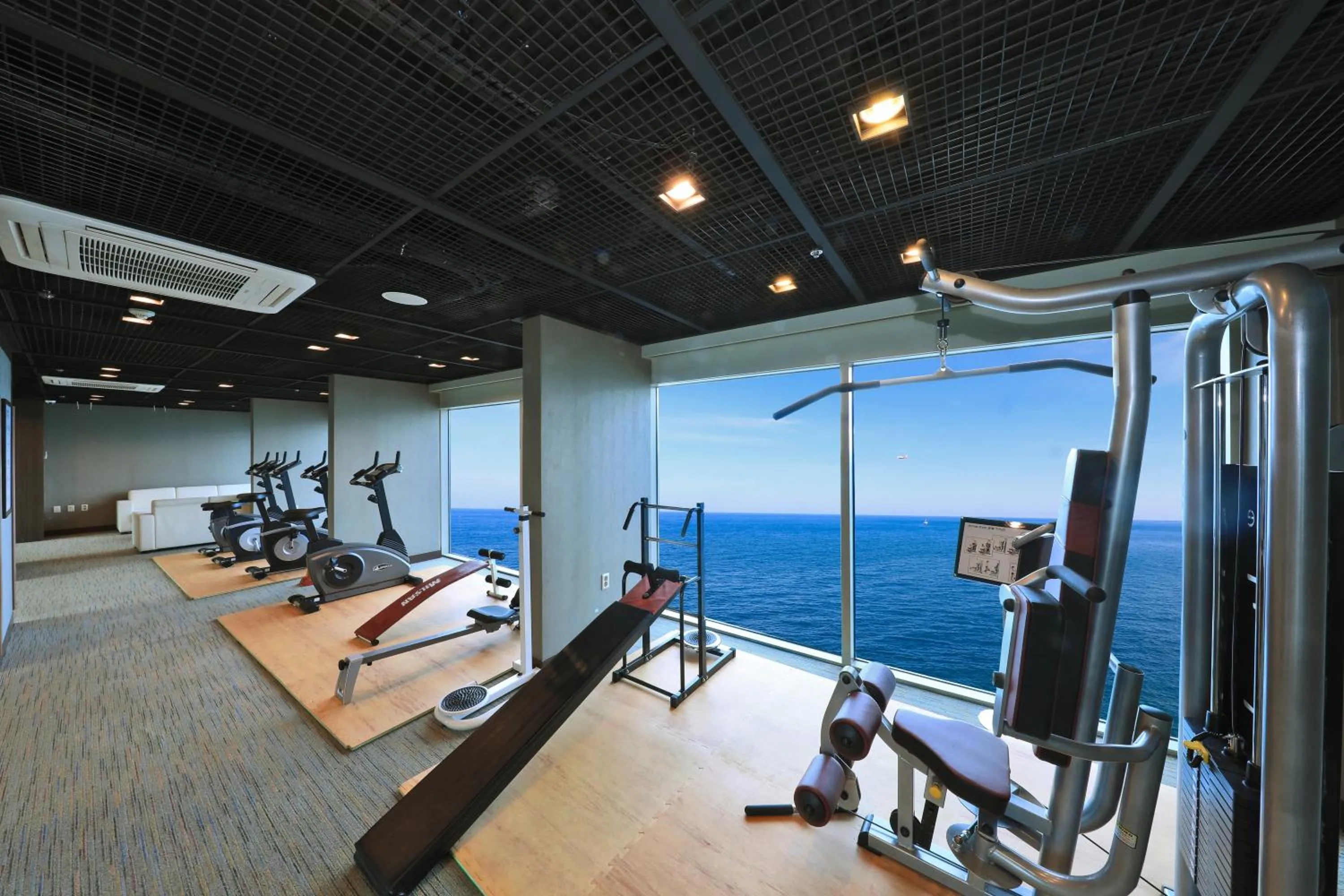 Fitness centre/facilities in Ocean Suites Jeju Hotel