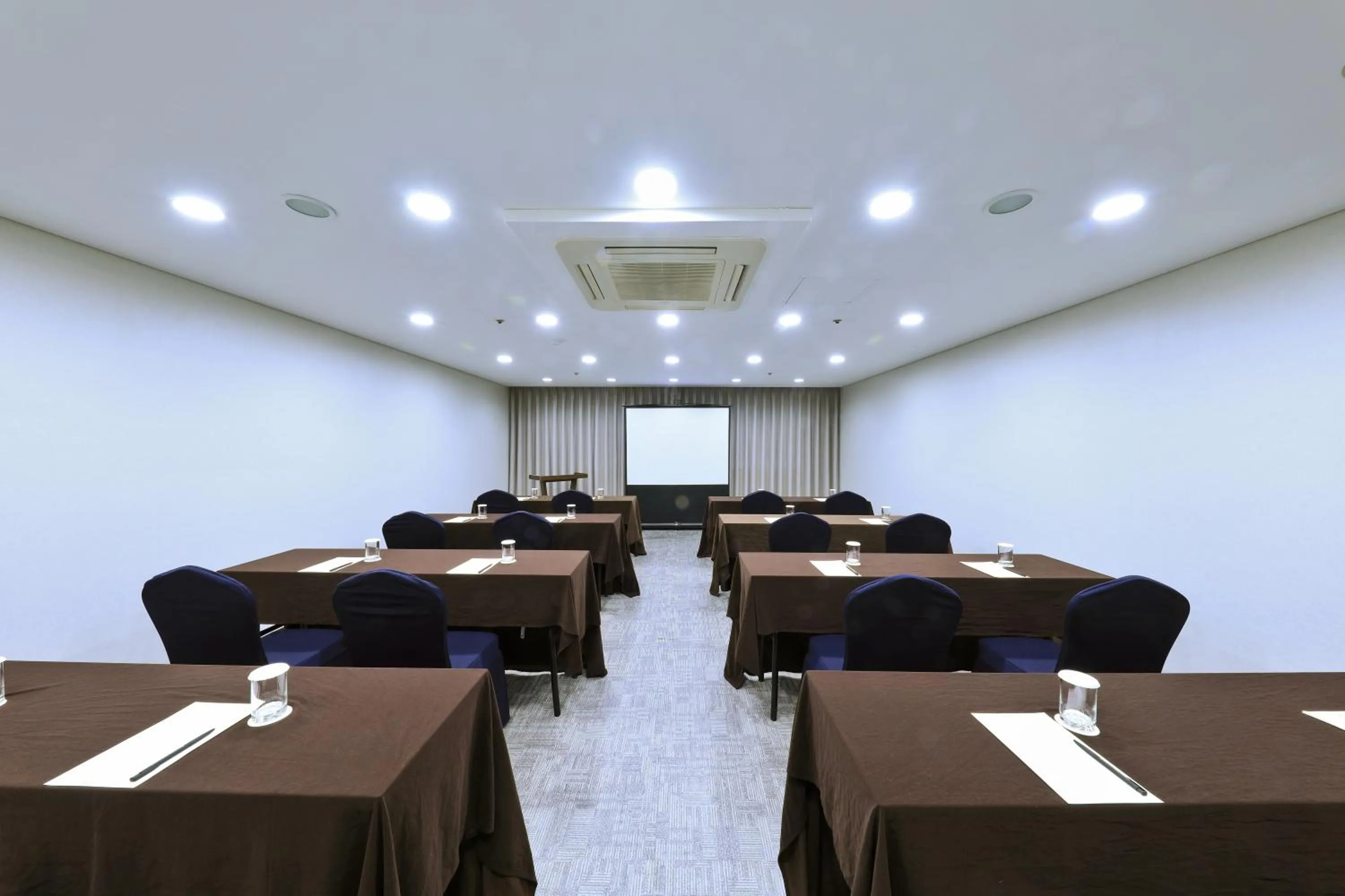 Meeting/conference room in Ocean Suites Jeju Hotel