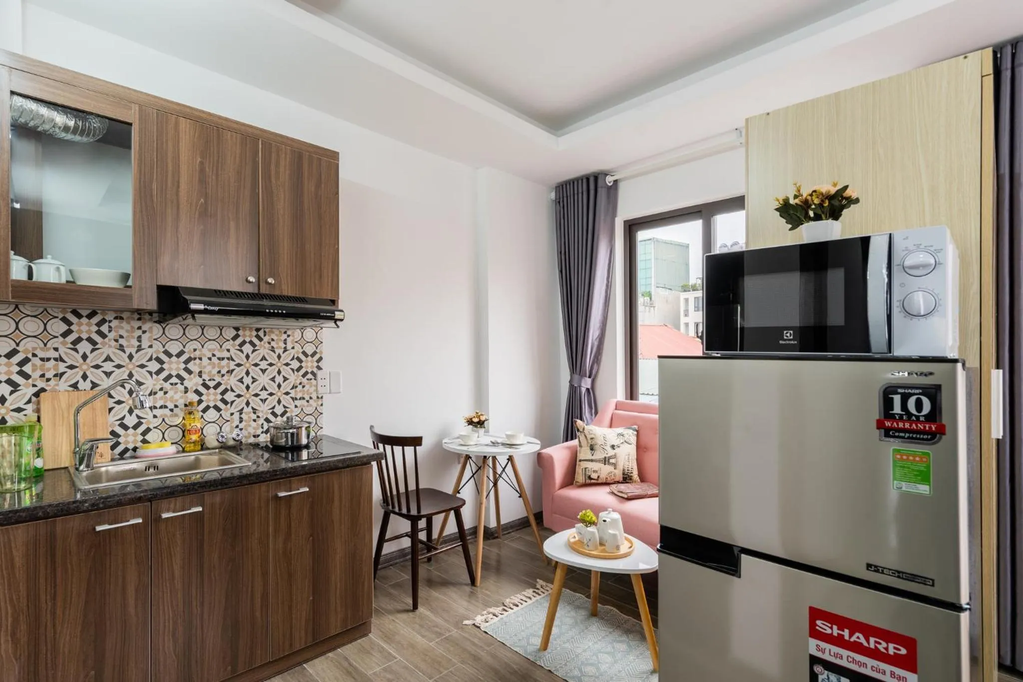 Dining area in SaziHome Doi Can Hanoi