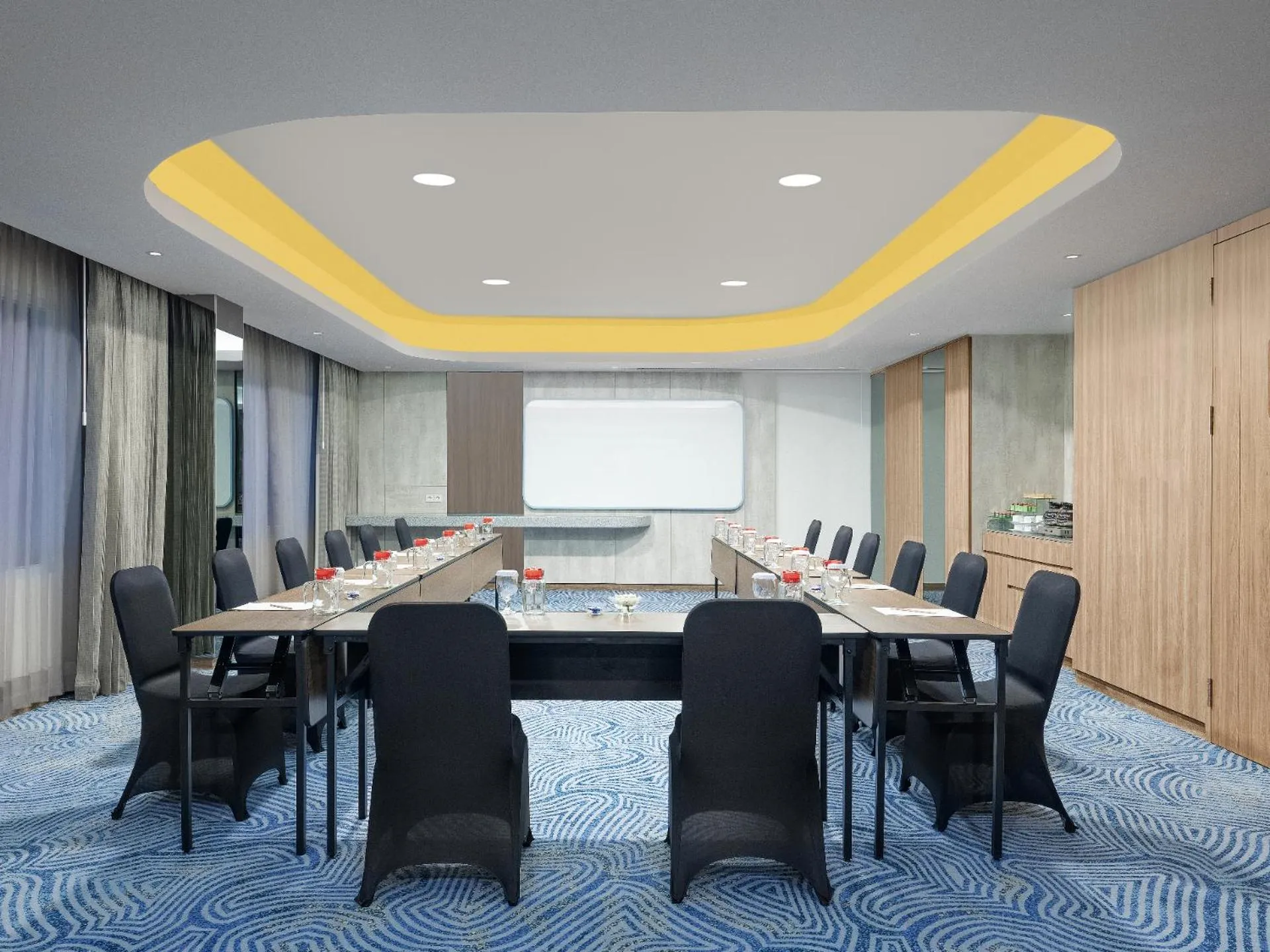 Meeting/conference room in Harper Banjarmasin by ASTON