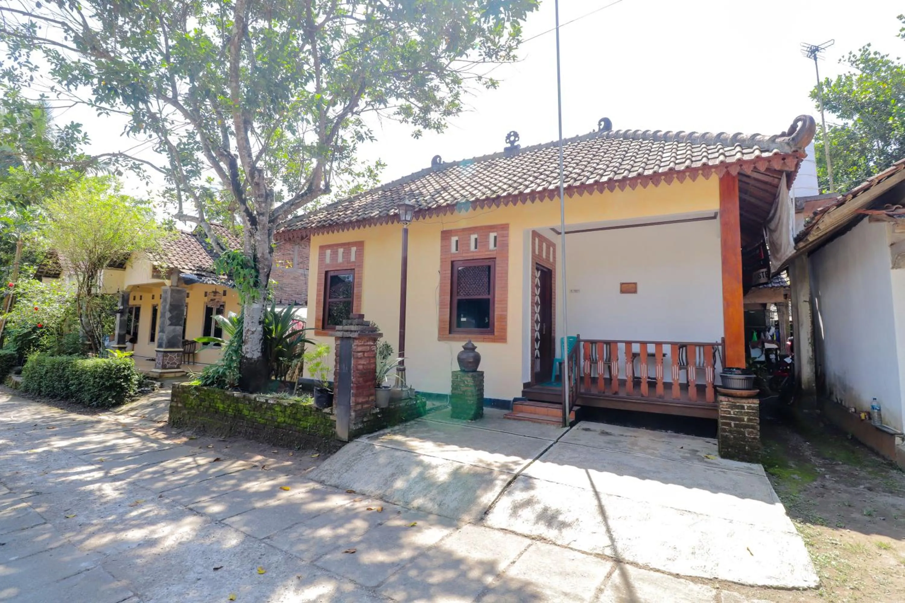 Hotel Ndalem Ayem Syariah