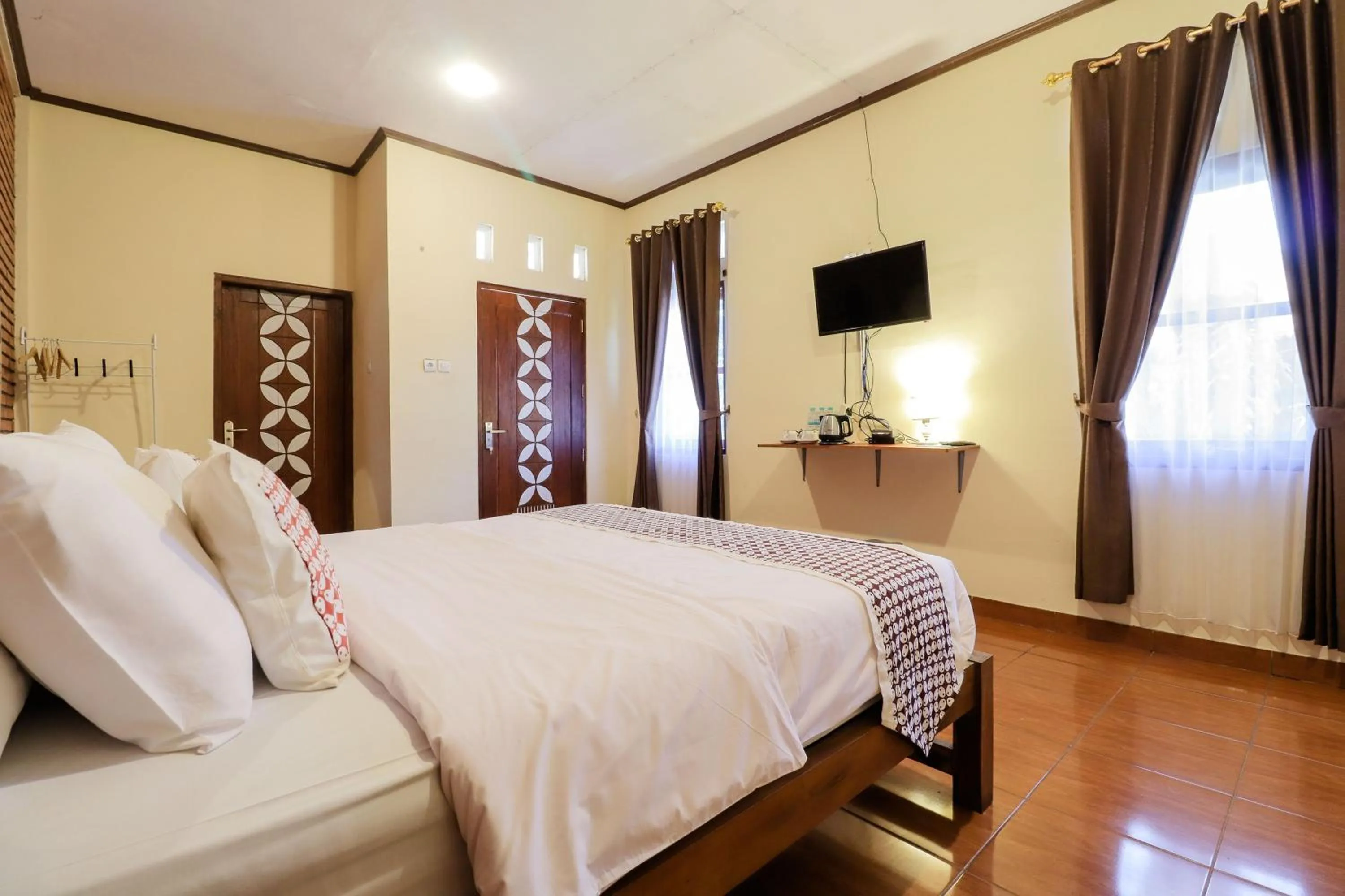 Bed in Hotel Ndalem Ayem Syariah