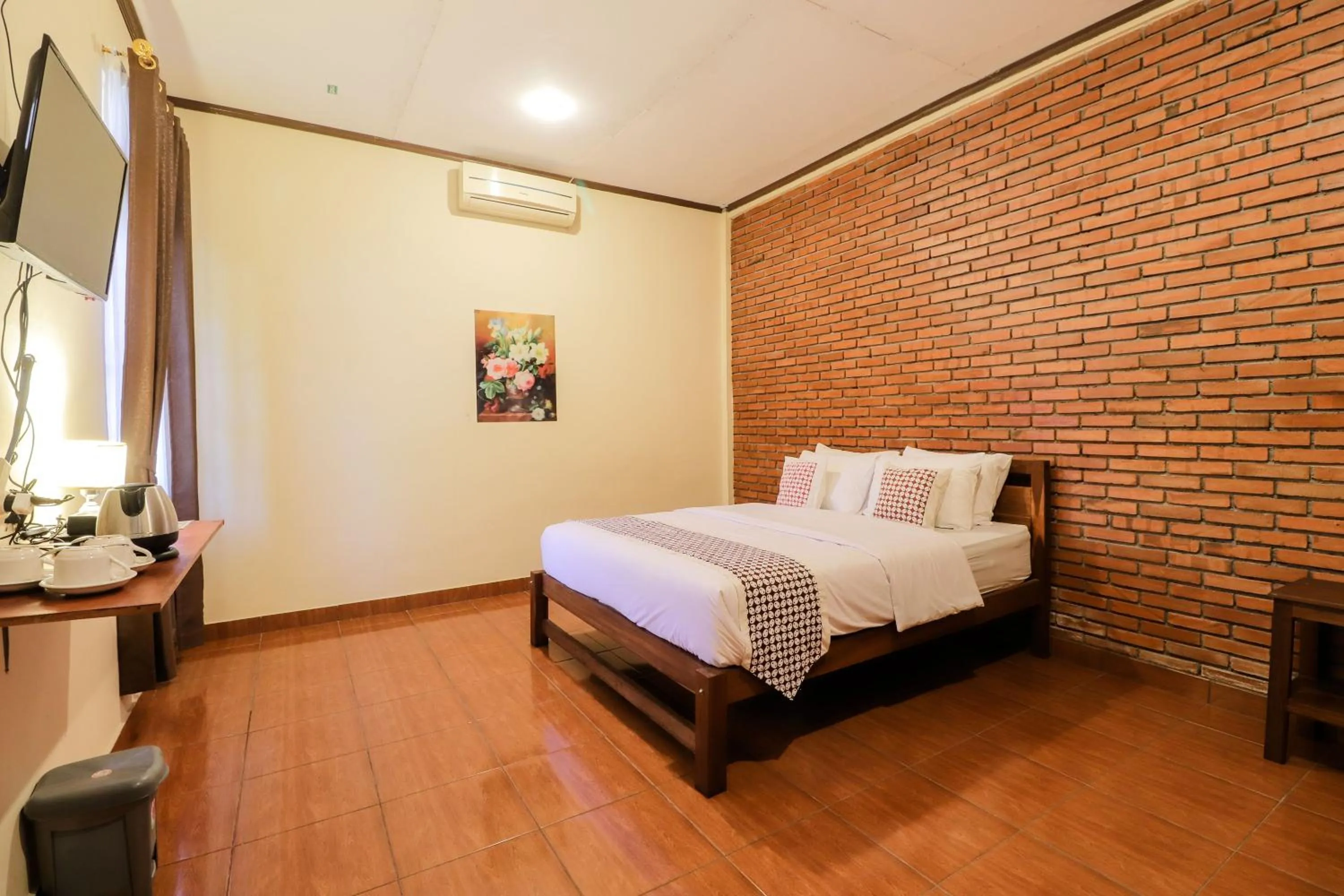 Bed in Hotel Ndalem Ayem Syariah