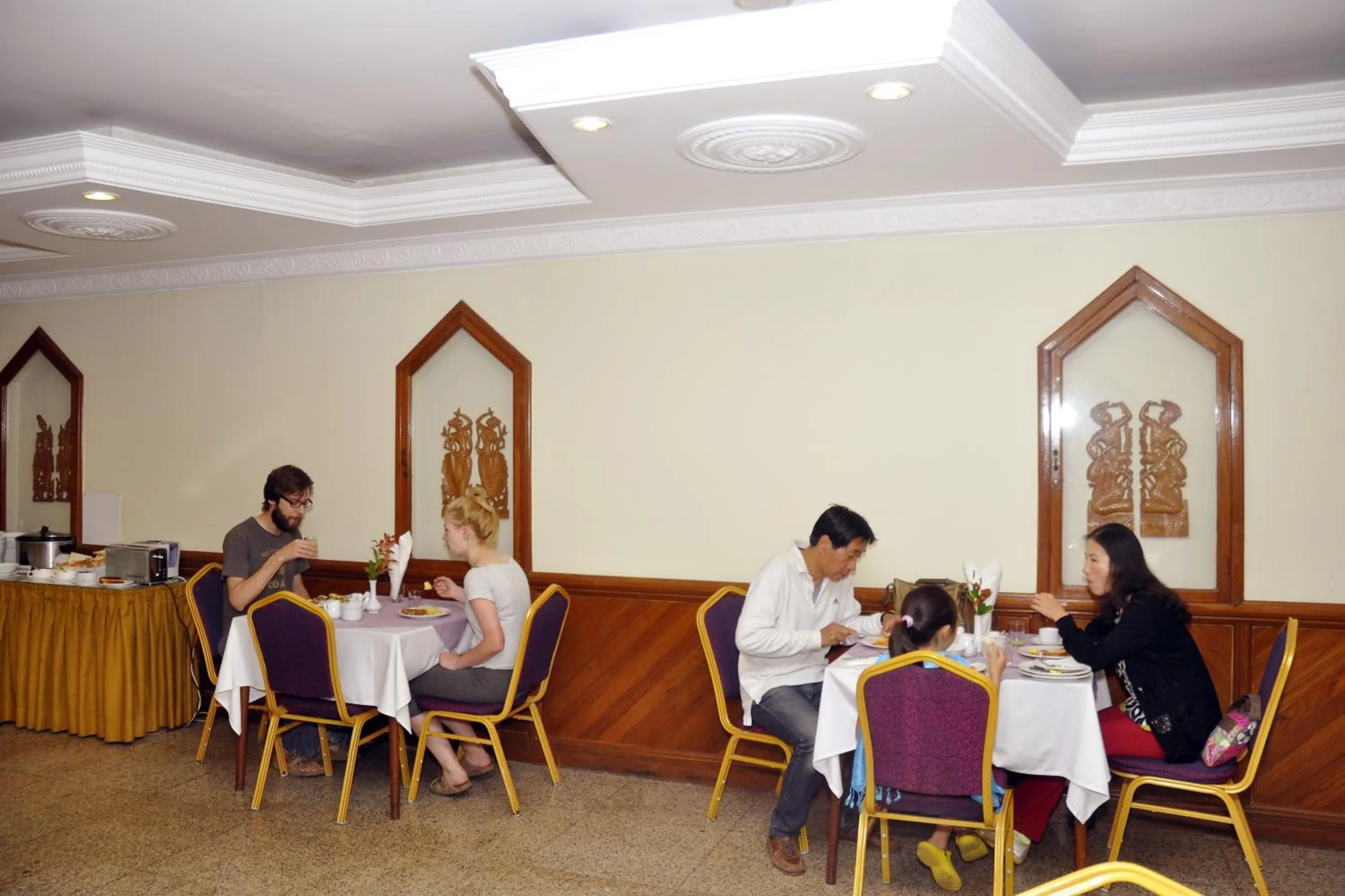 Restaurant/places to eat in Panorama Hotel